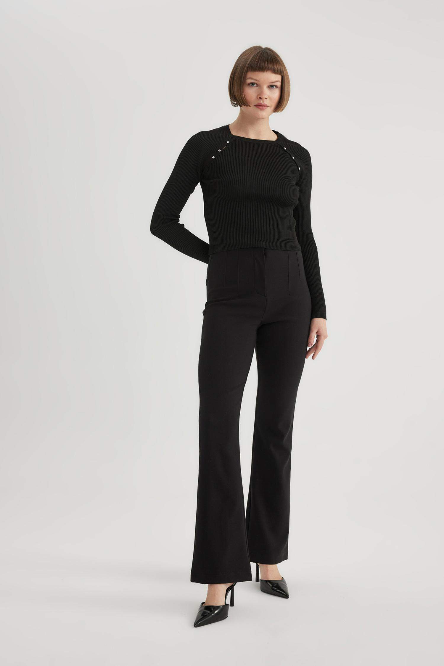 بنطلون جارلس برجل واسع وخصر عالي