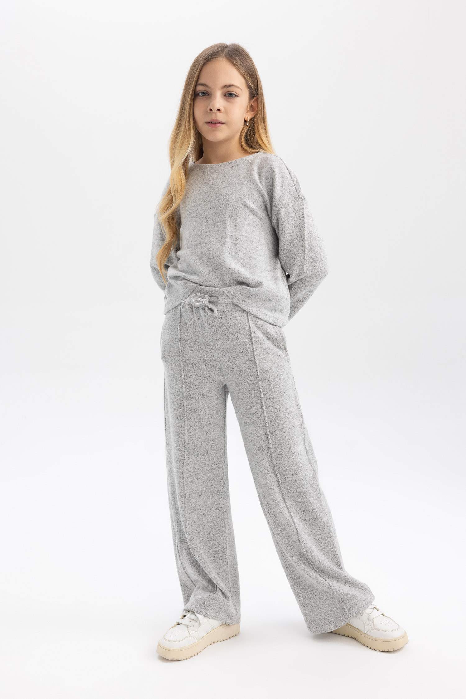 Қыздарға кең аяқ Шалбар