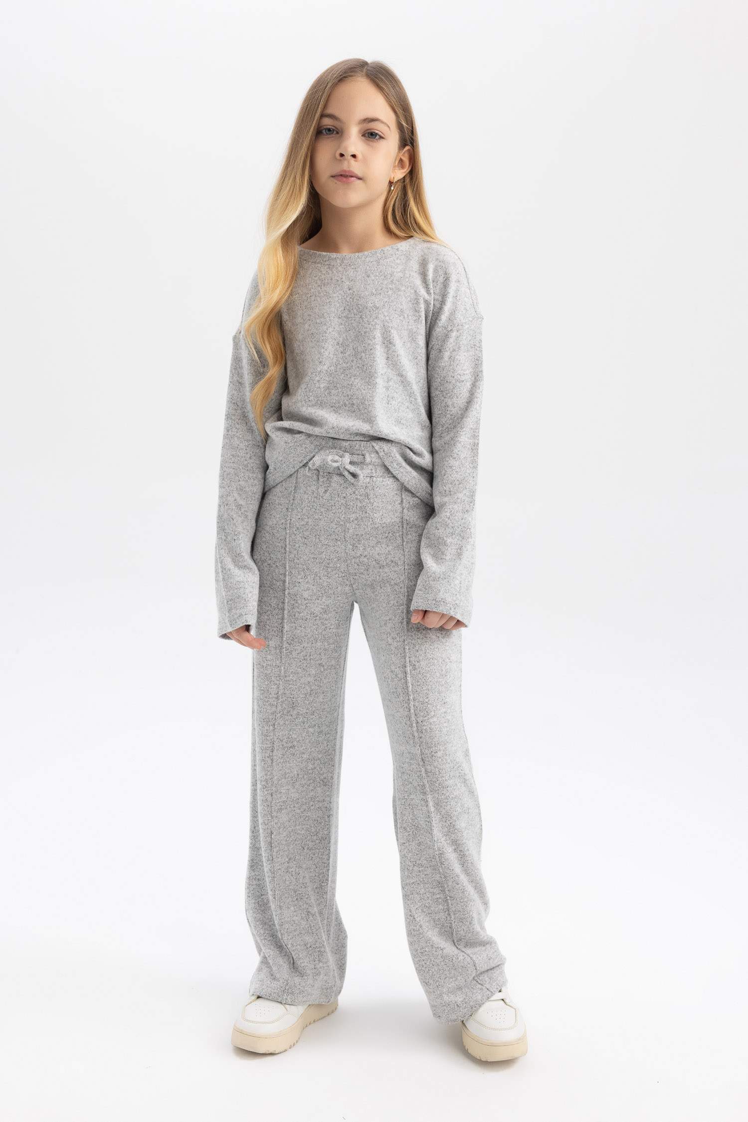 Қыздарға кең аяқ Шалбар