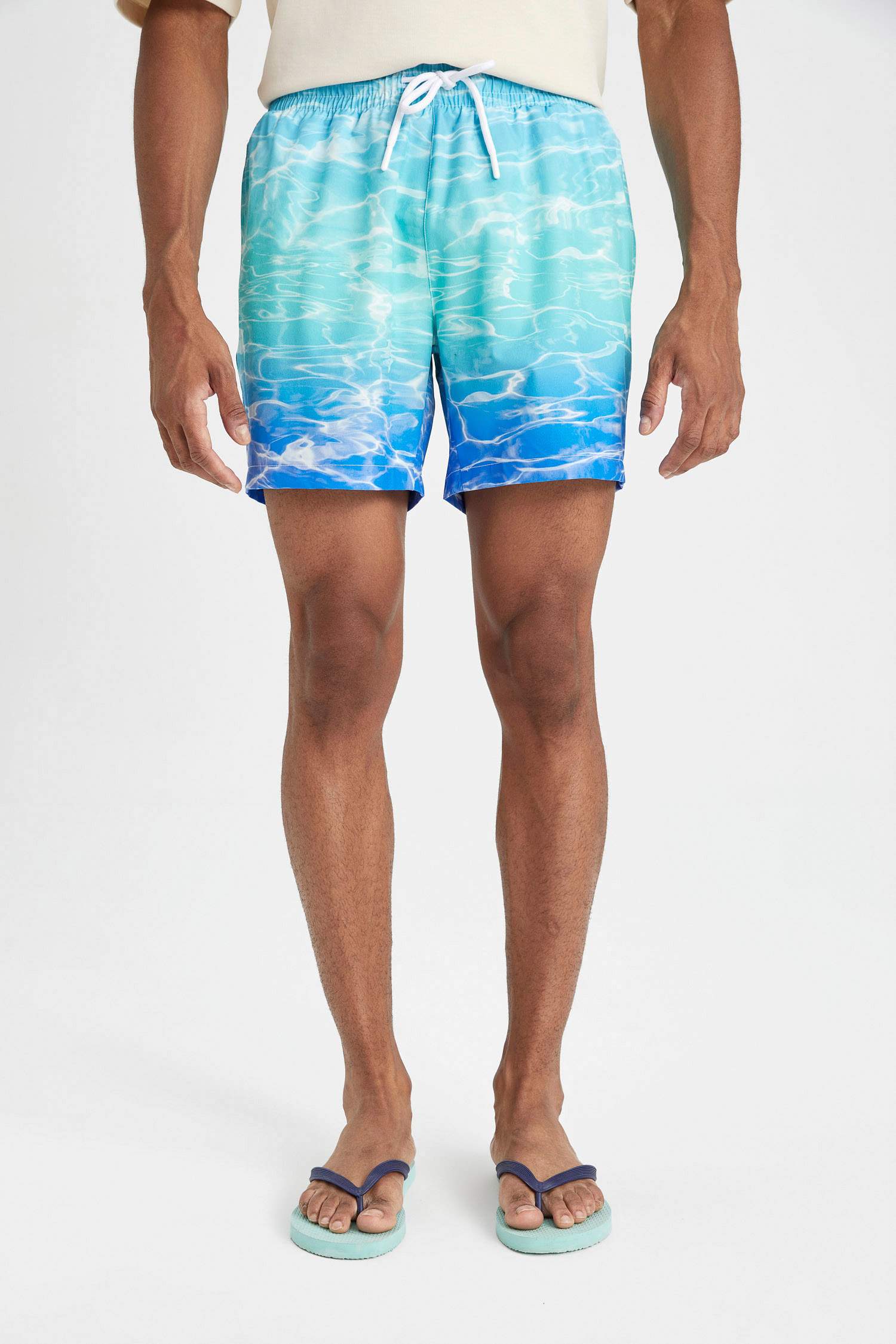 شورت بحر قصير منقوش