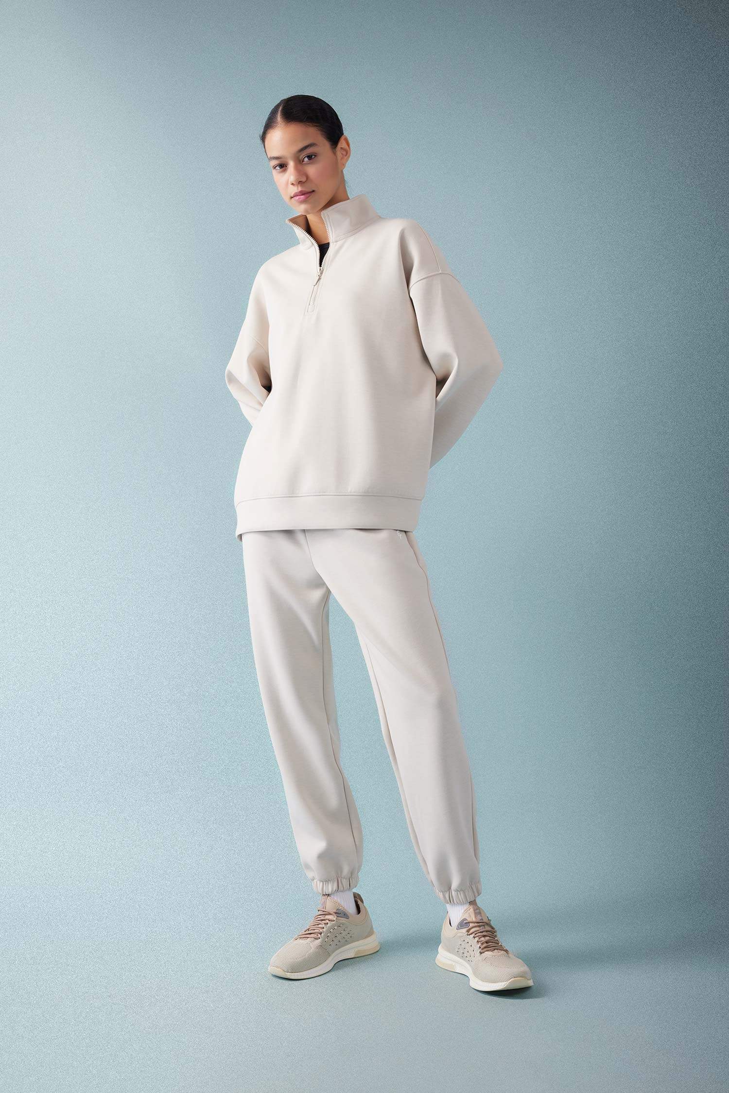 Oversize Geniş Kalıp Dik Yaka Sporcu Sweatshirt