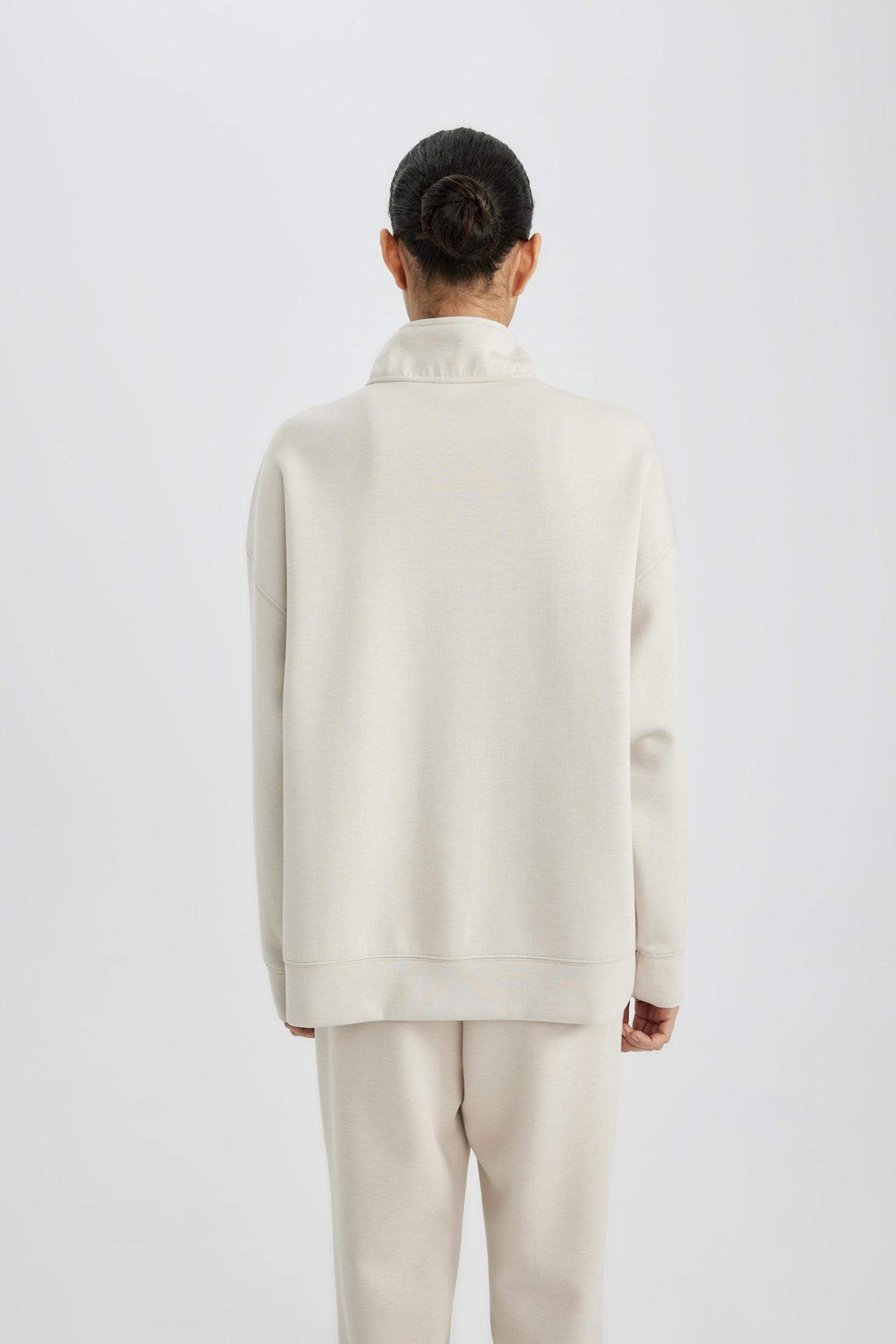 Oversize Geniş Kalıp Dik Yaka Sporcu Sweatshirt