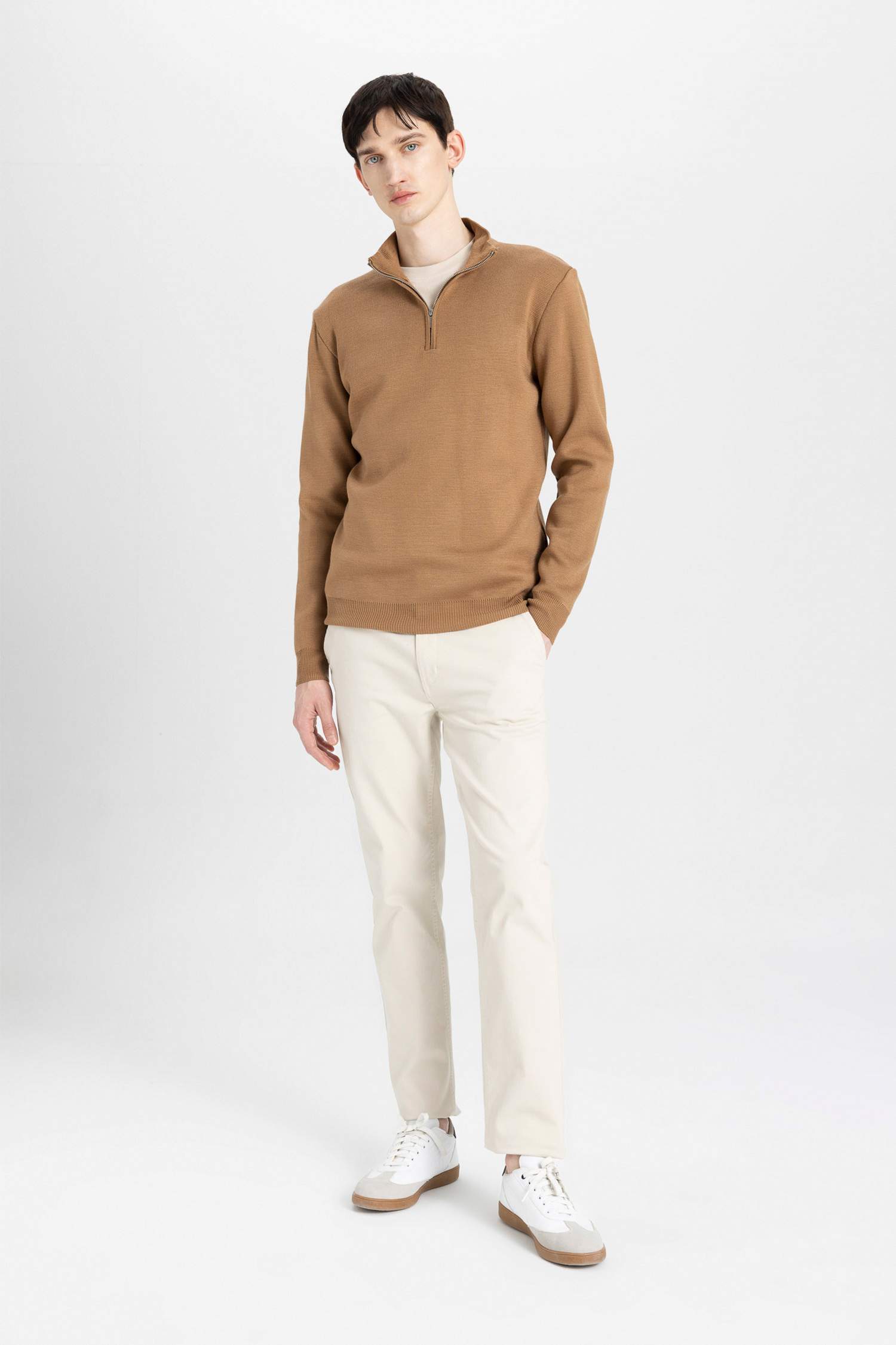 بلوز تريكو سادة قصة عادية بياخة عالية بسحاب