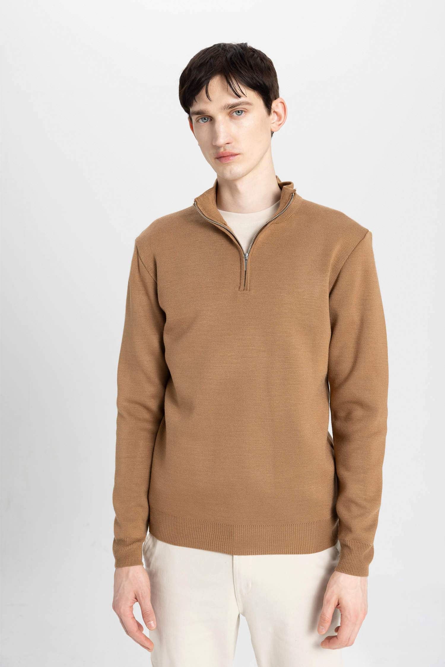 بلوز تريكو سادة قصة عادية بياخة عالية بسحاب