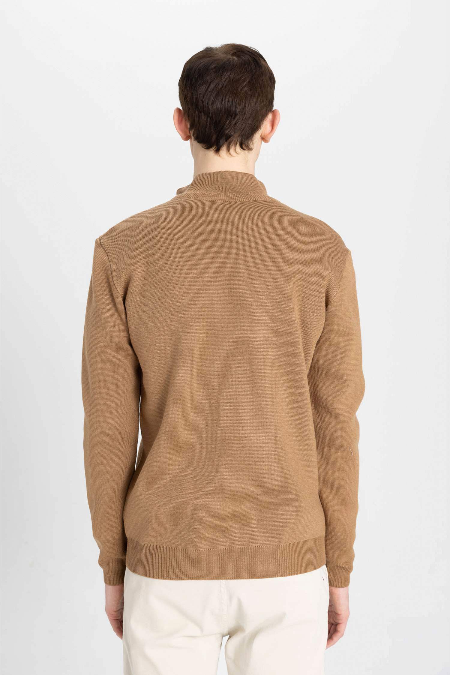 بلوز تريكو سادة قصة عادية بياخة عالية بسحاب