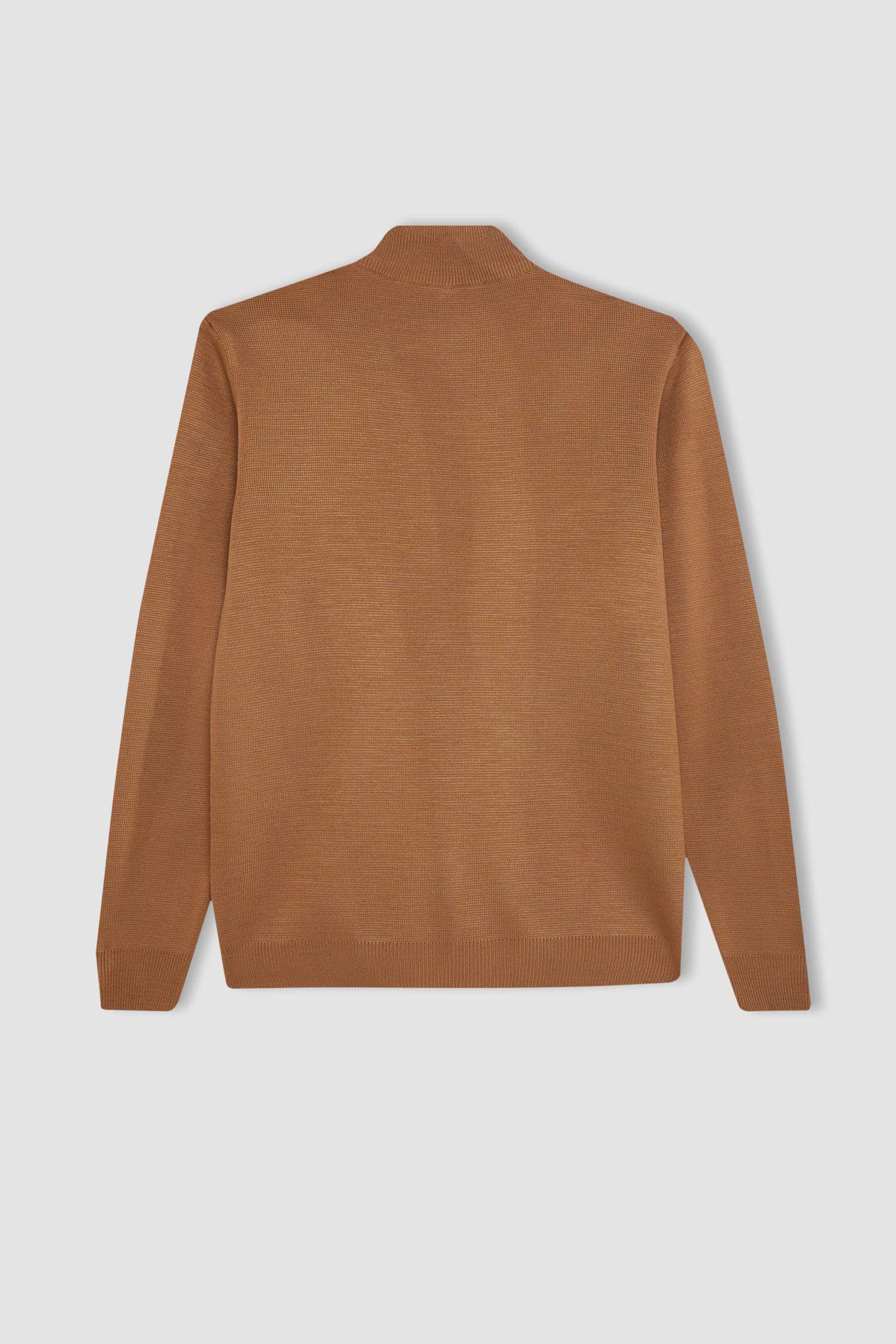 بلوز تريكو سادة قصة عادية بياخة عالية بسحاب