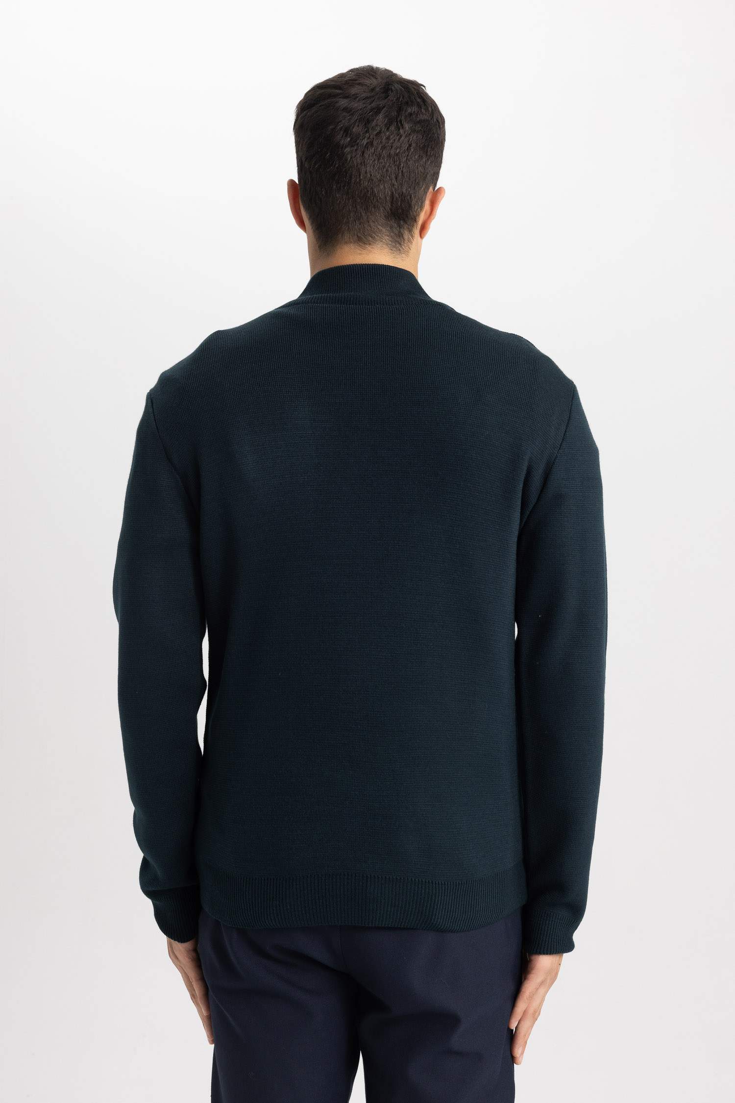 Standart Fit Normal Kesim Dik Yaka Fermuarlı Basic Düz Triko Kazak