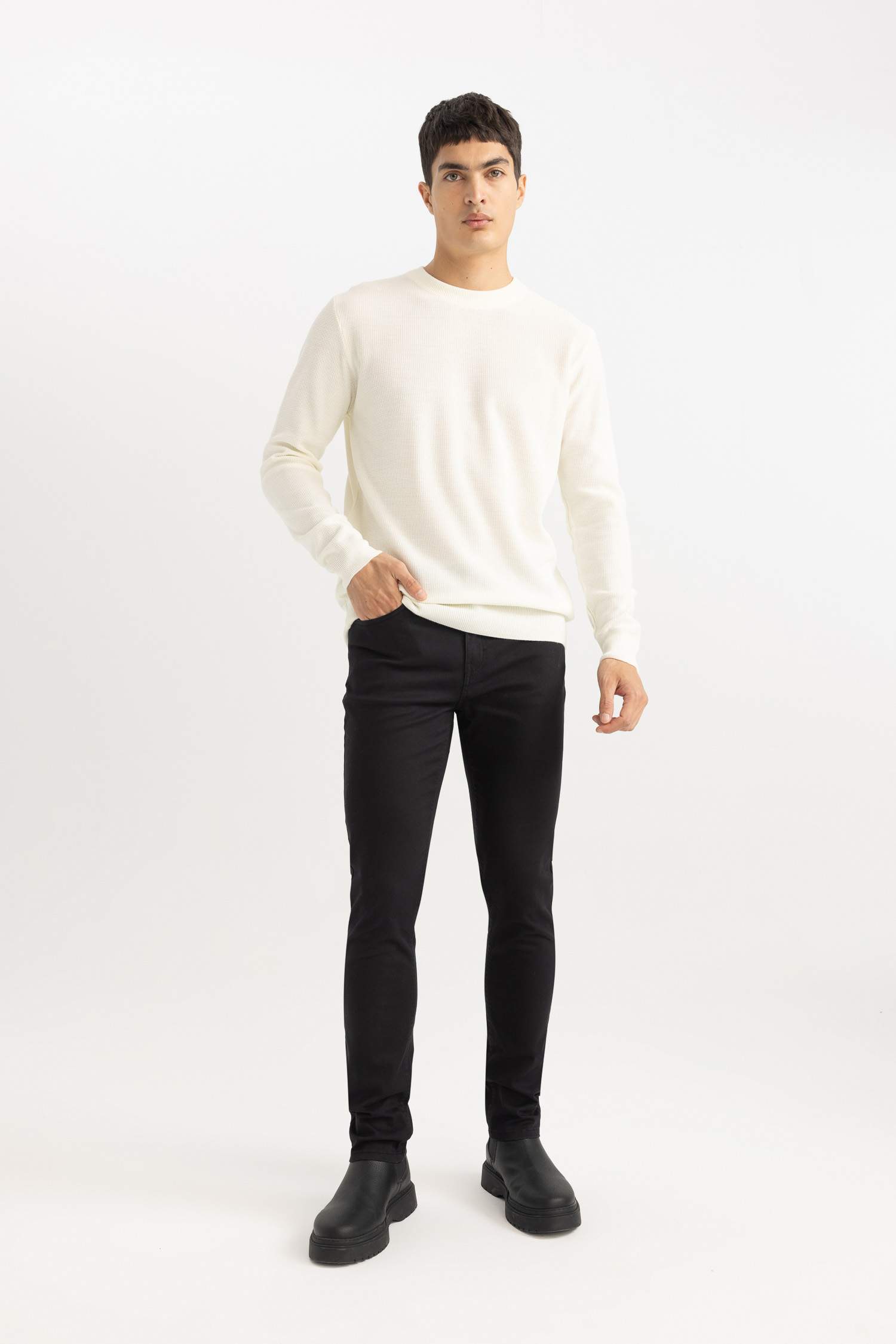 Standard Fit Crew Neck Knitwear Pullover