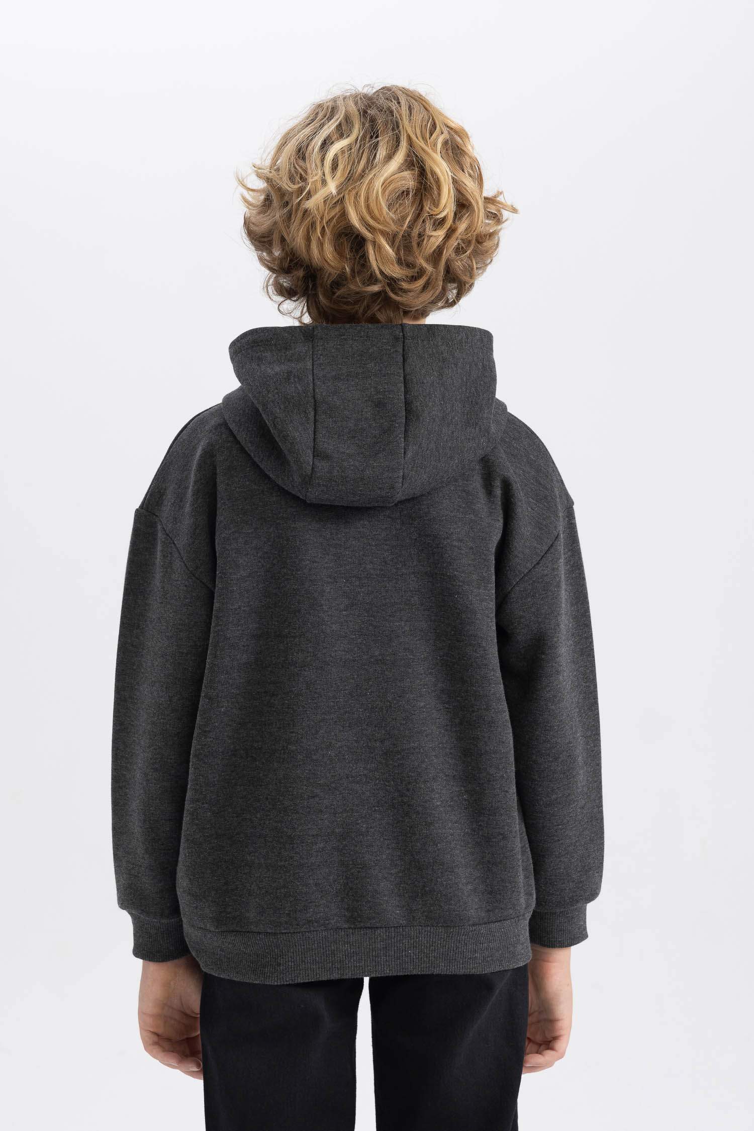 سويت شيرت ولادي قصة عادية بغطاء للرأس