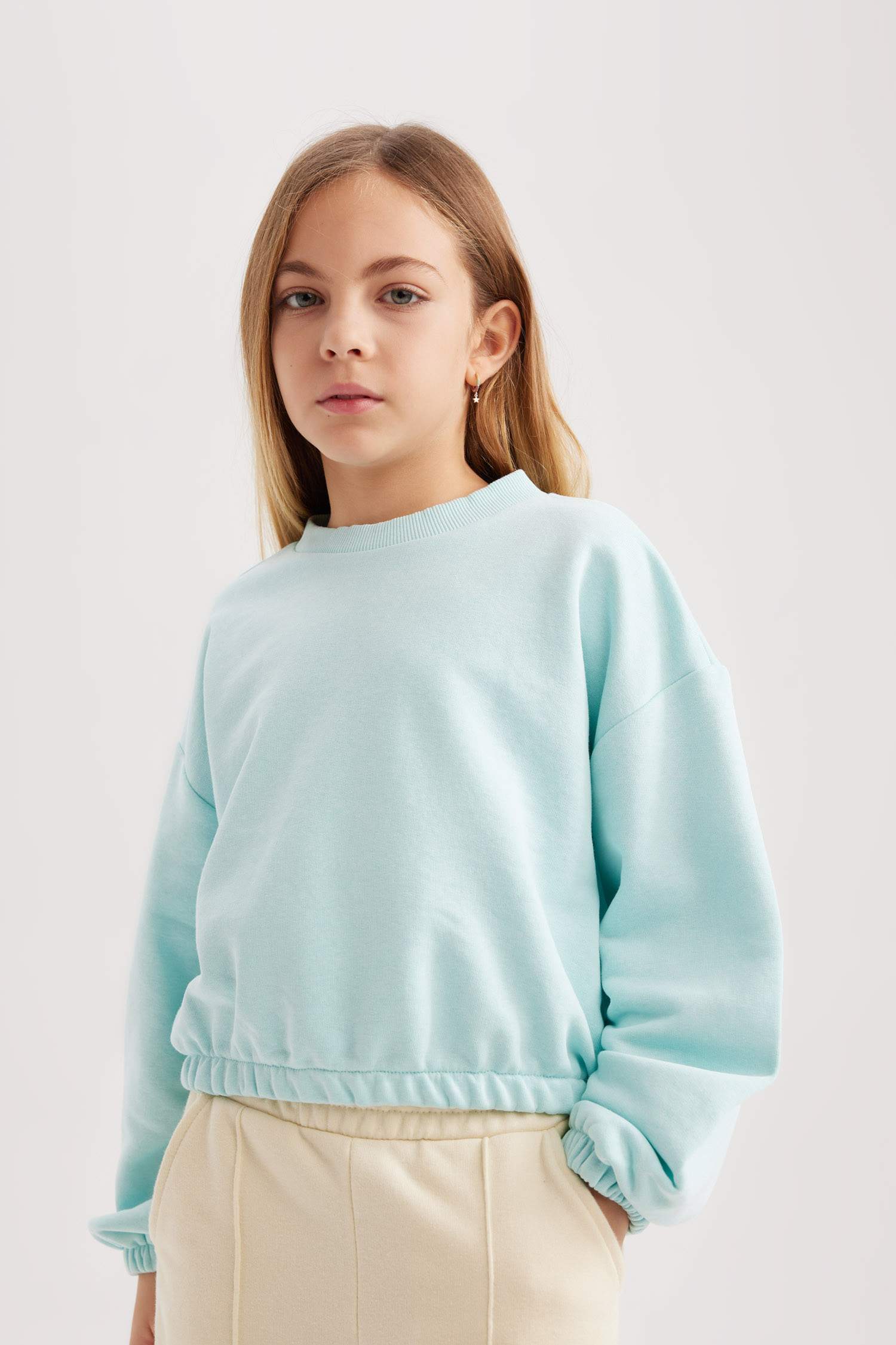 سويت شيرت بناتي سادة قصة عادية بياخة مستديرة