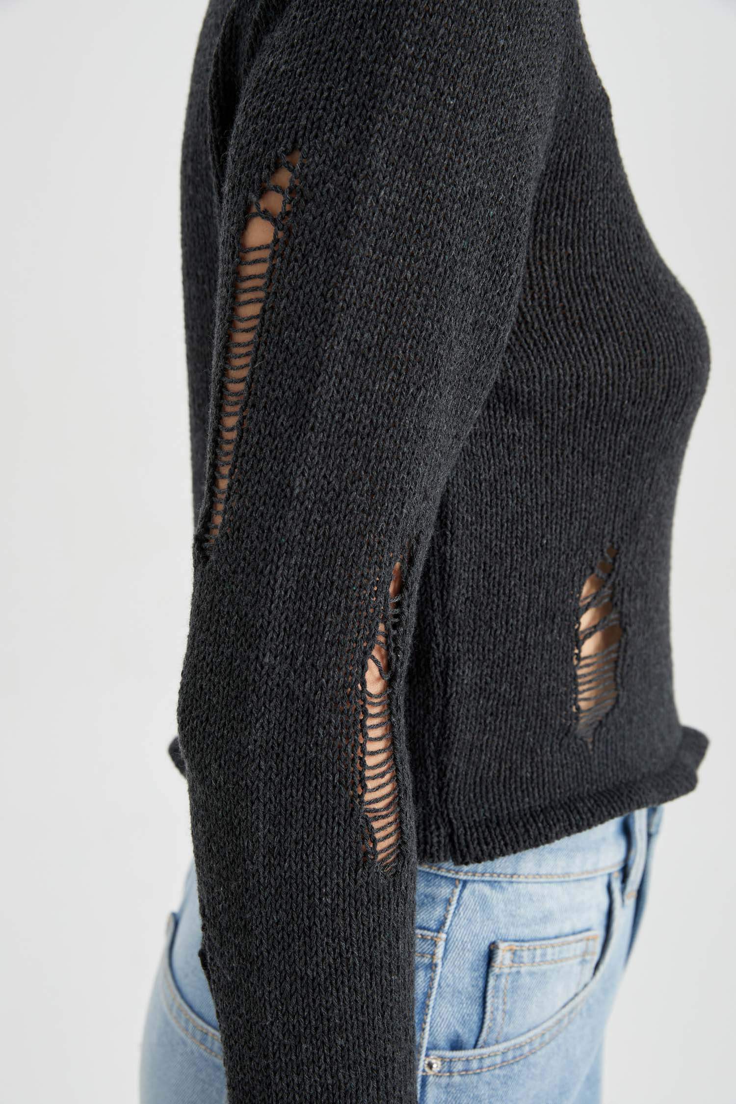 بلوفر قصة عادية برقبة مستديرة