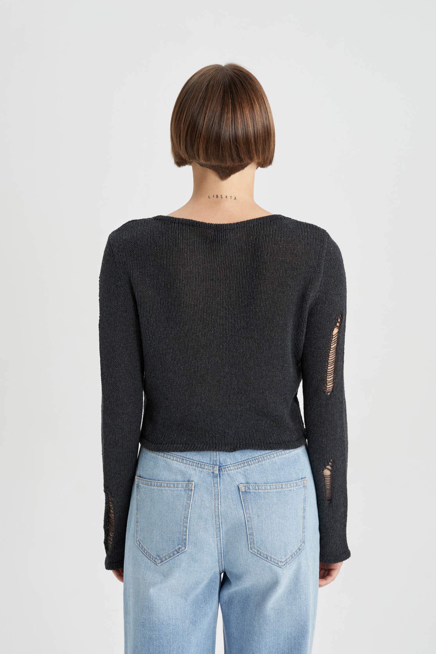 بلوفر قصة عادية برقبة مستديرة