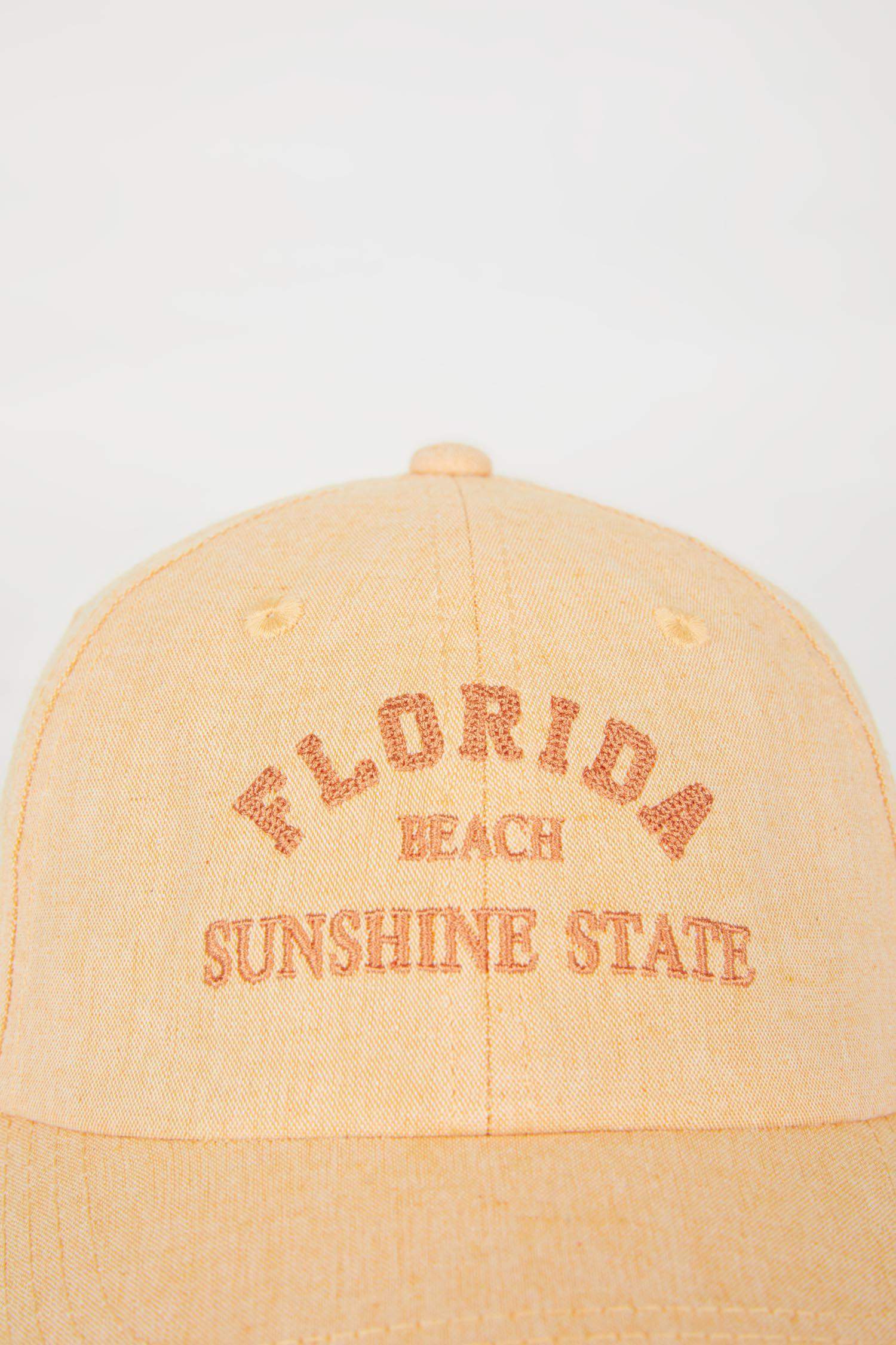 Кепка с принтом для женщин