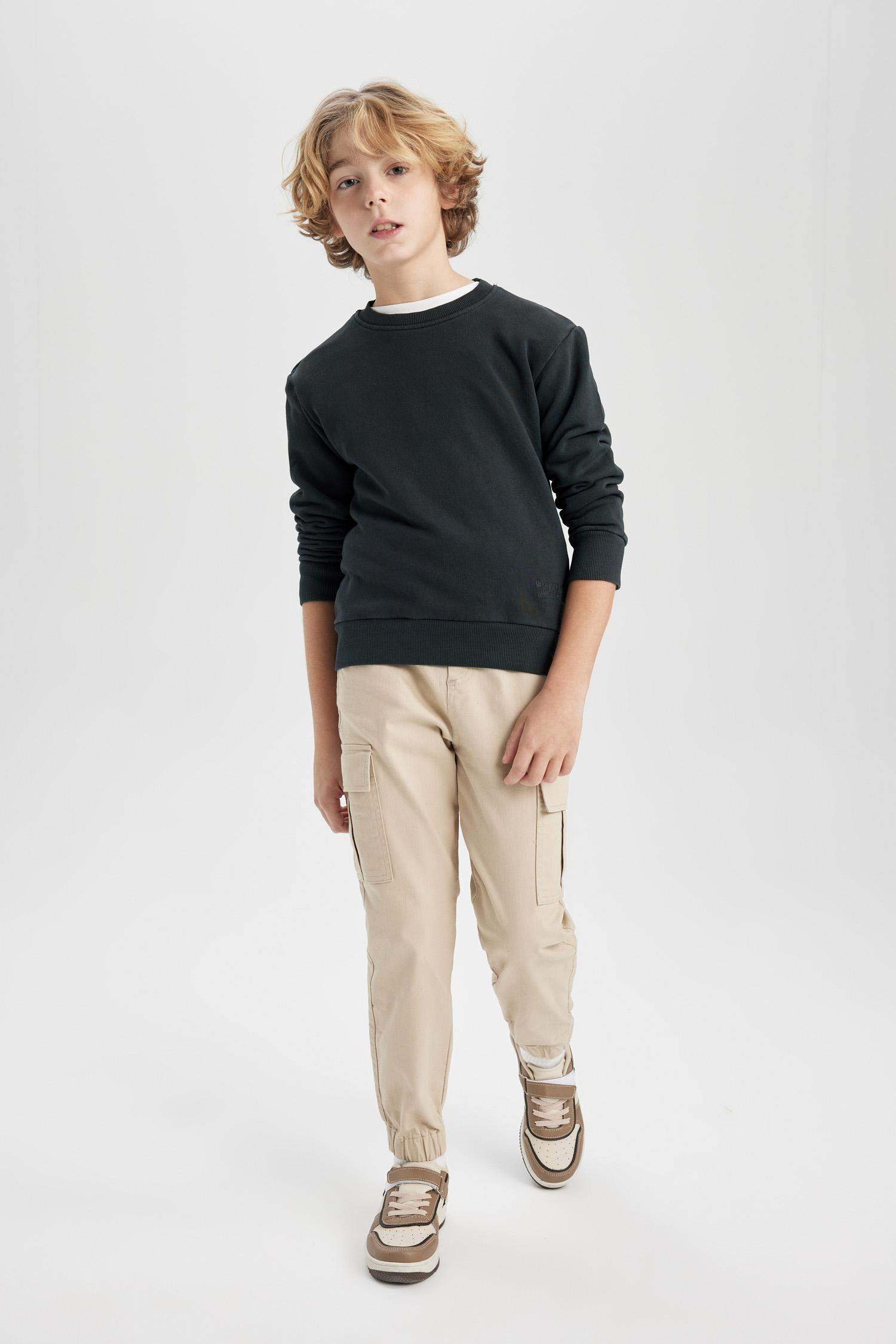 سويت شيرت اولادي قصة عادية بجيب وتأثير باهت