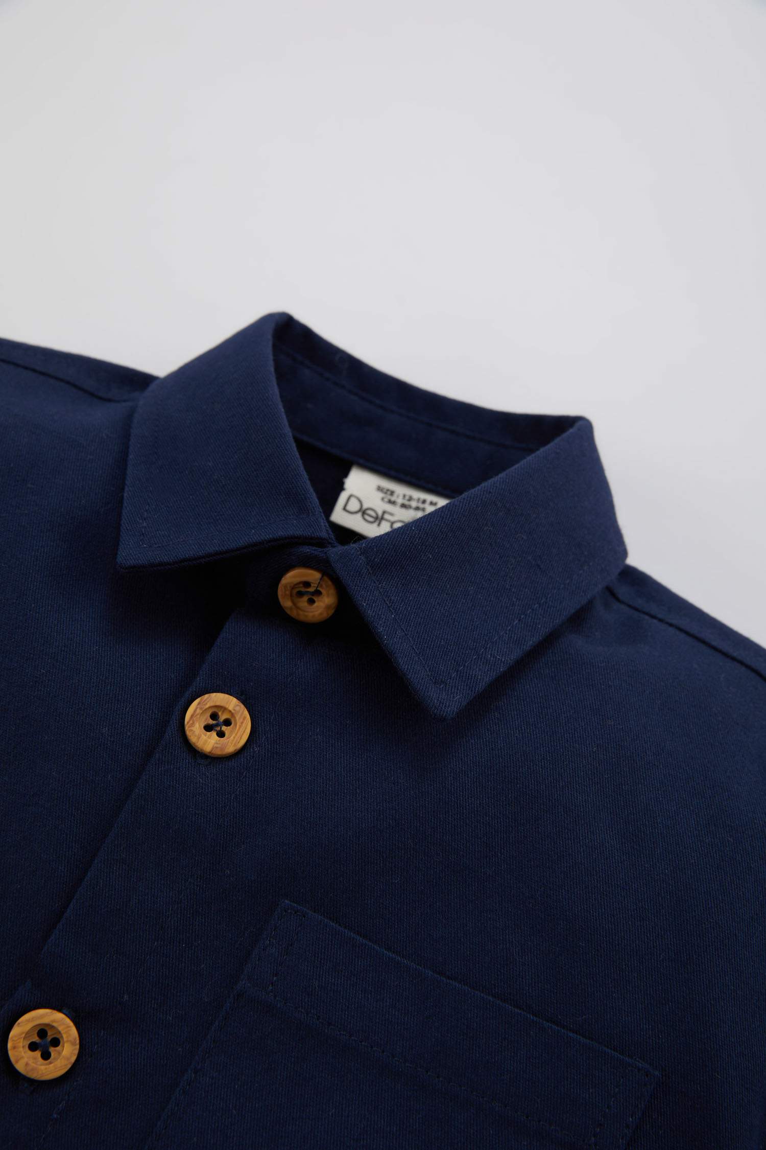 قميص ولادي كم طويل بطبعة شعار قصة عادية