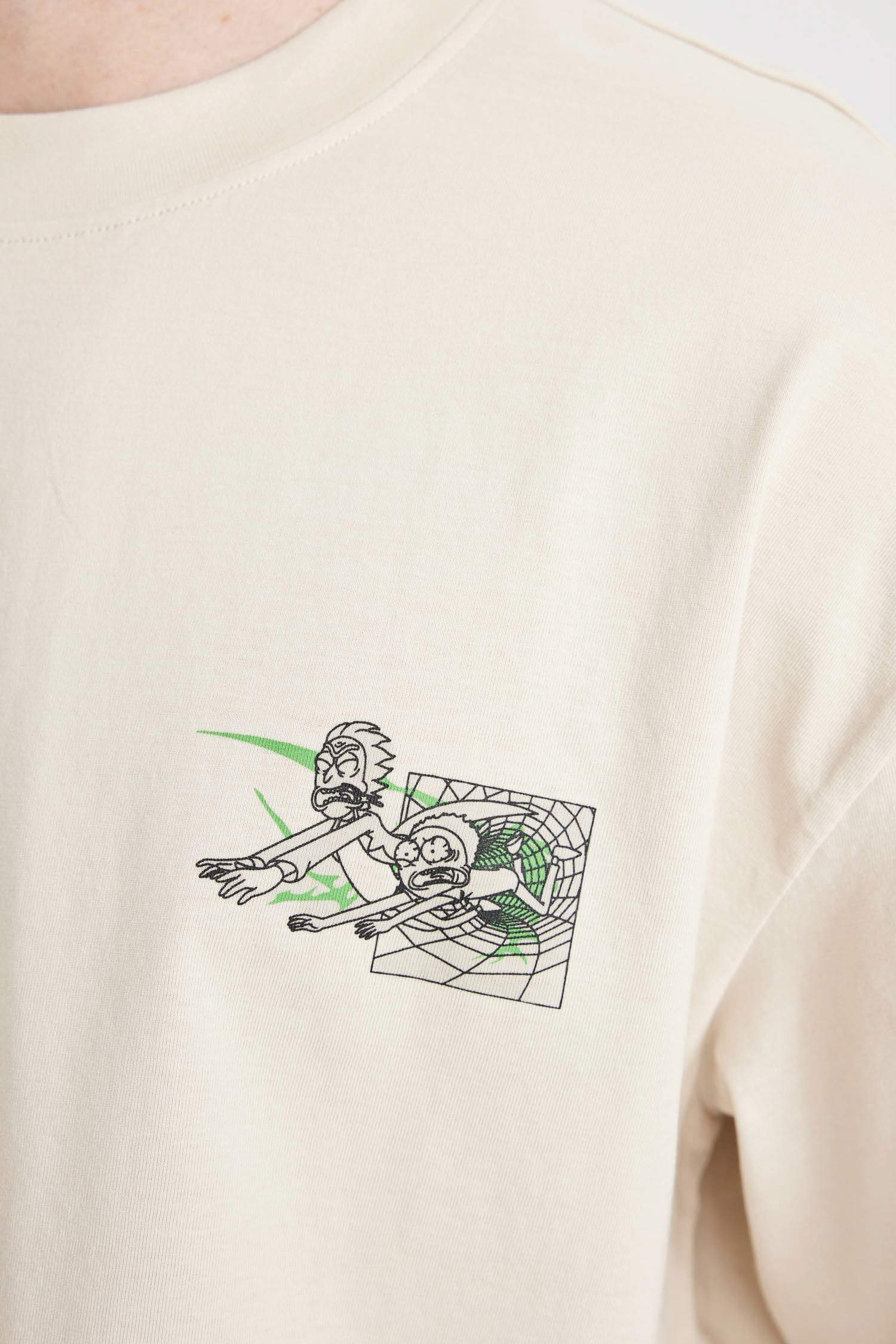 Oversize Fit Rick and Morty Licensed Crew Neck Printed Short Sleeve T-Shirt