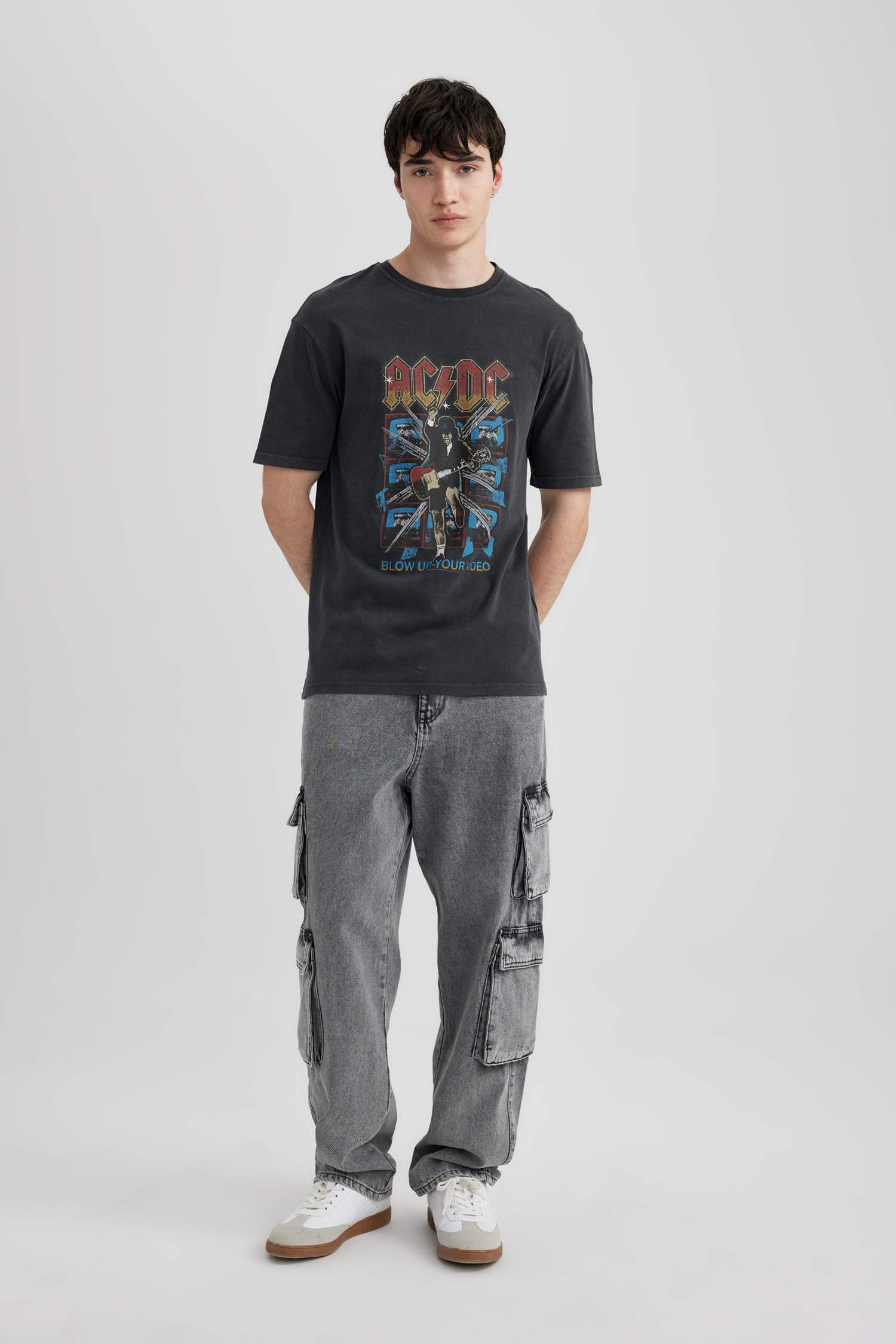 تيشيرت نص ردن قصة عادية بياخة مستديرة من AC/DC