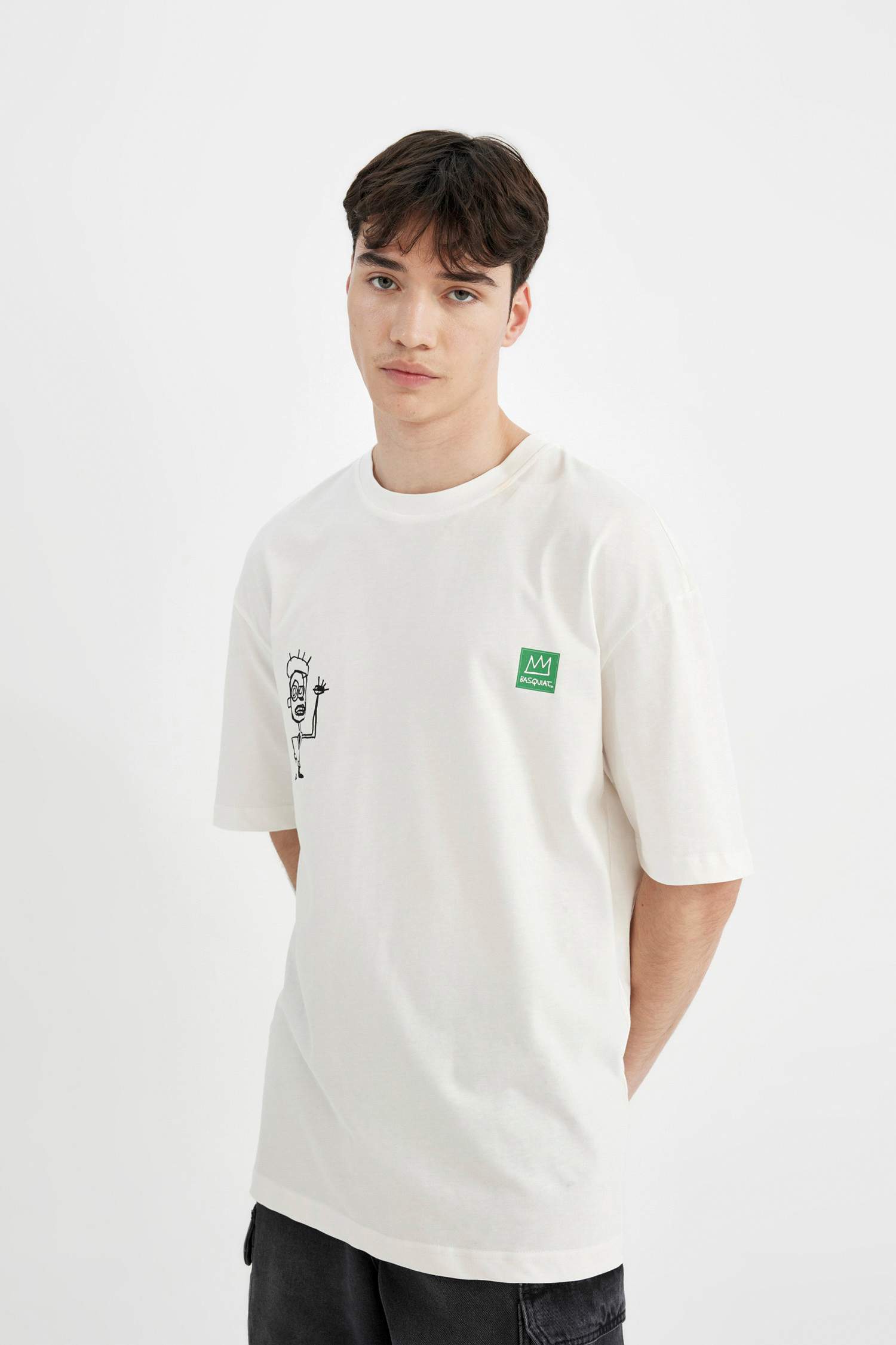 تيشيرت نص ردن قصة مريحة من جان ميشيل باسكيات