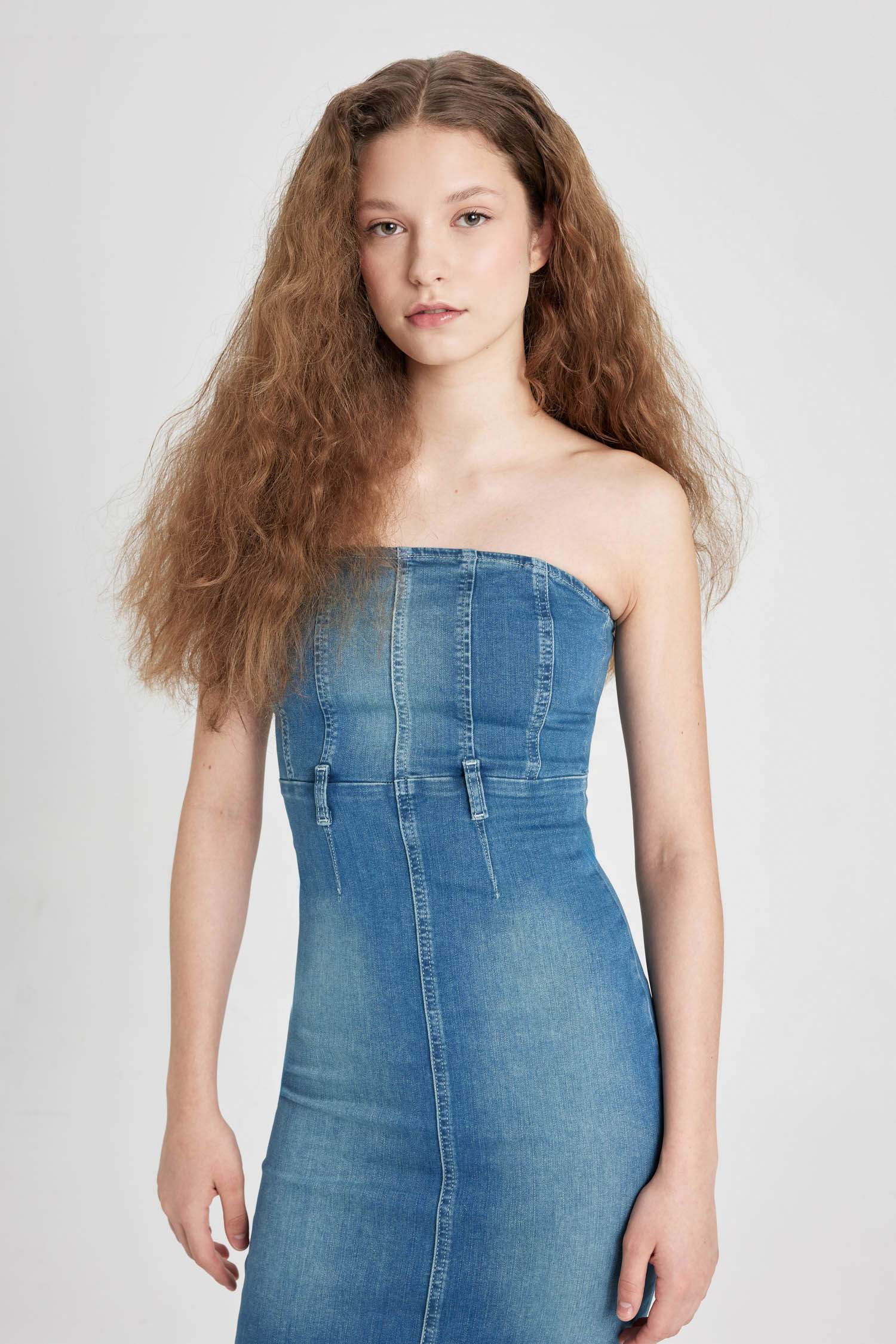 فستان جينز طويل بدون حمالات