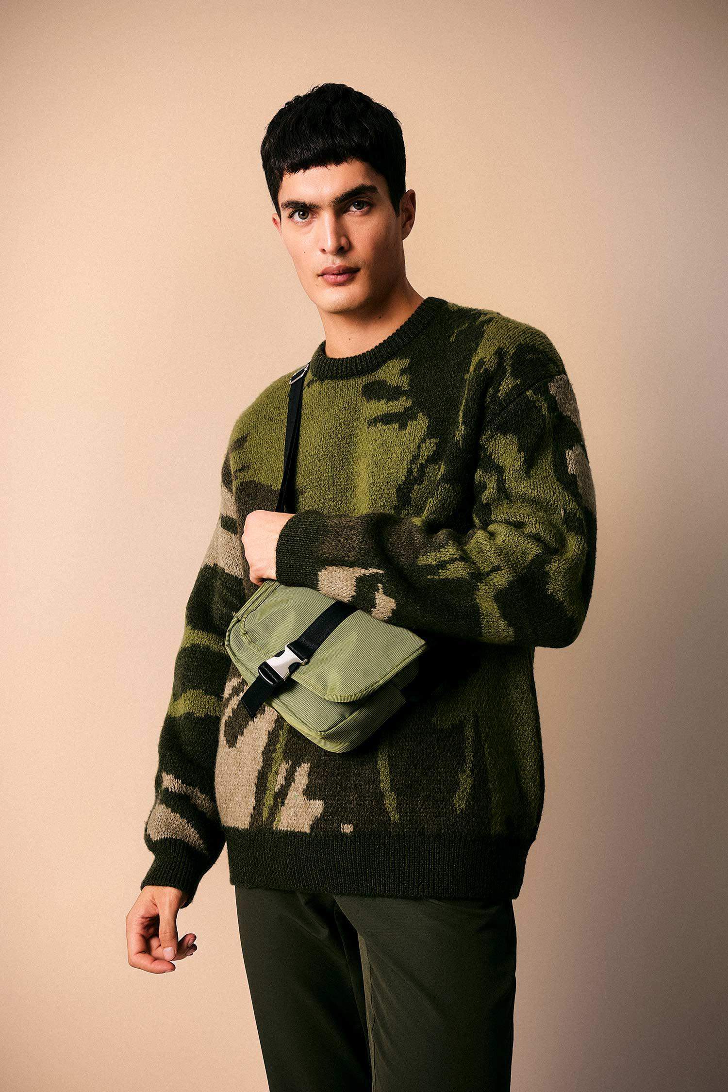 شنطة كروس بودي رجالي أخضر