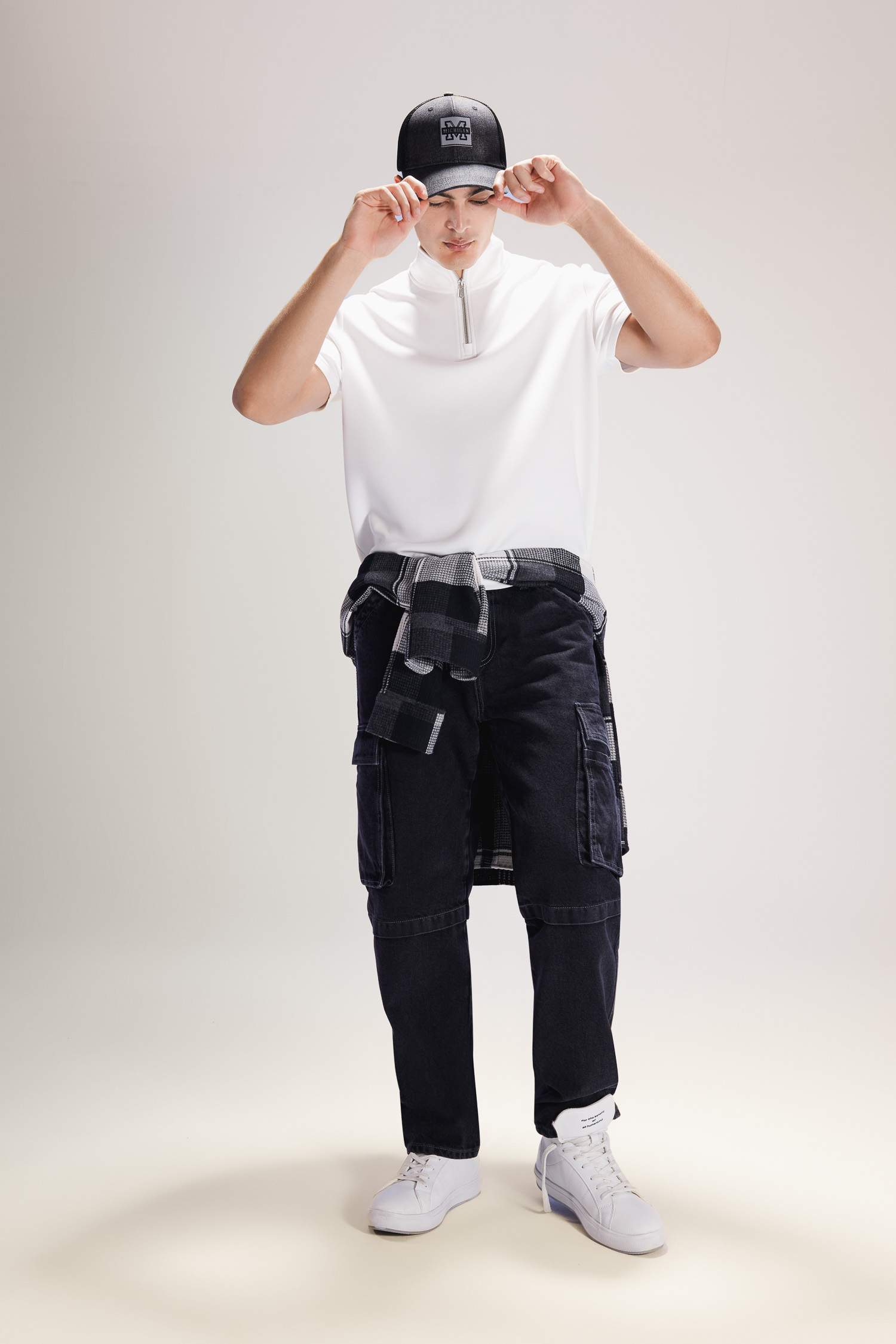 سروال جينز كارجو قصة مريحة واسع برجل واسع وجيب