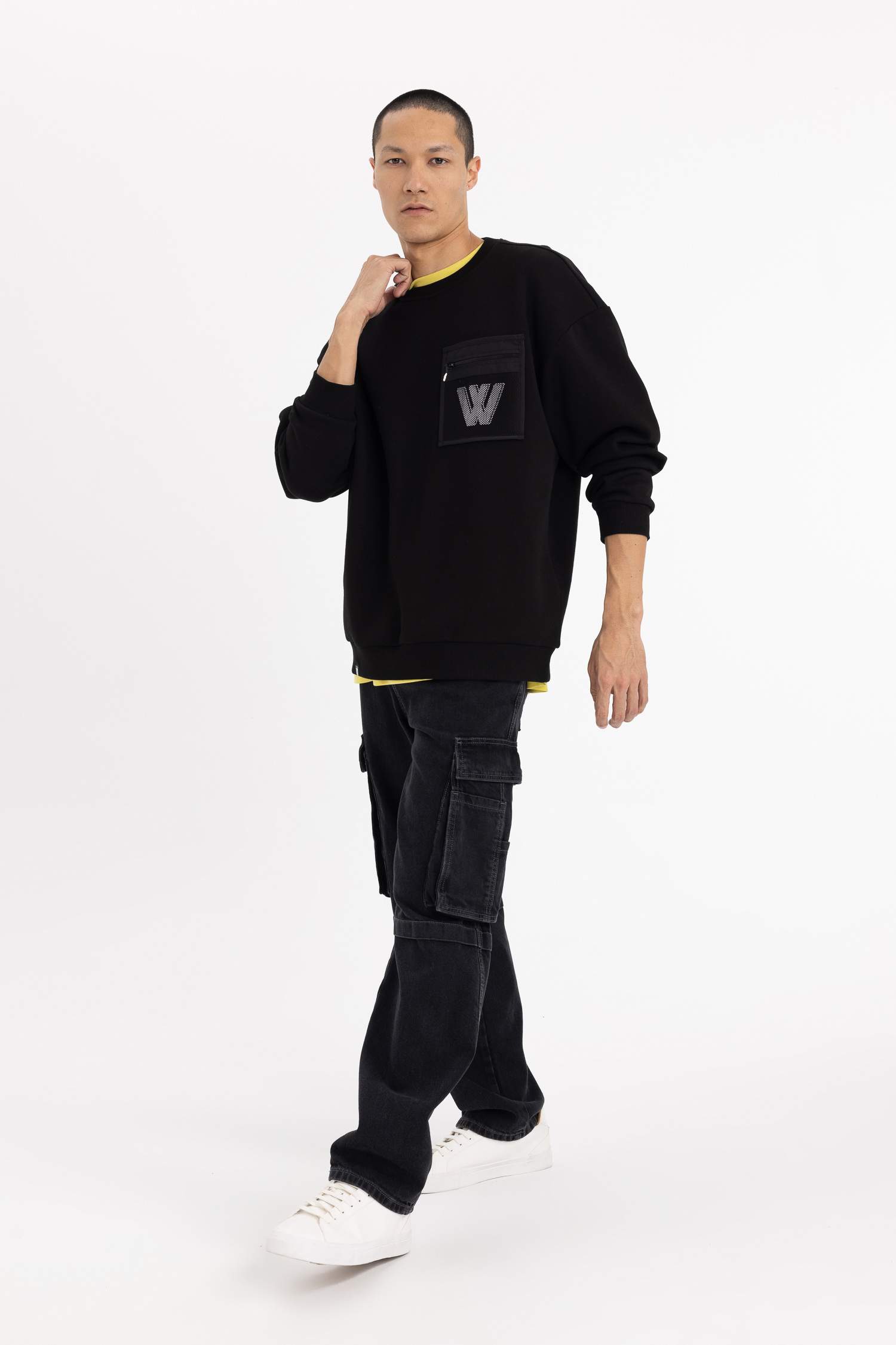 Oversize свитшот с круглым вырезом и принтом