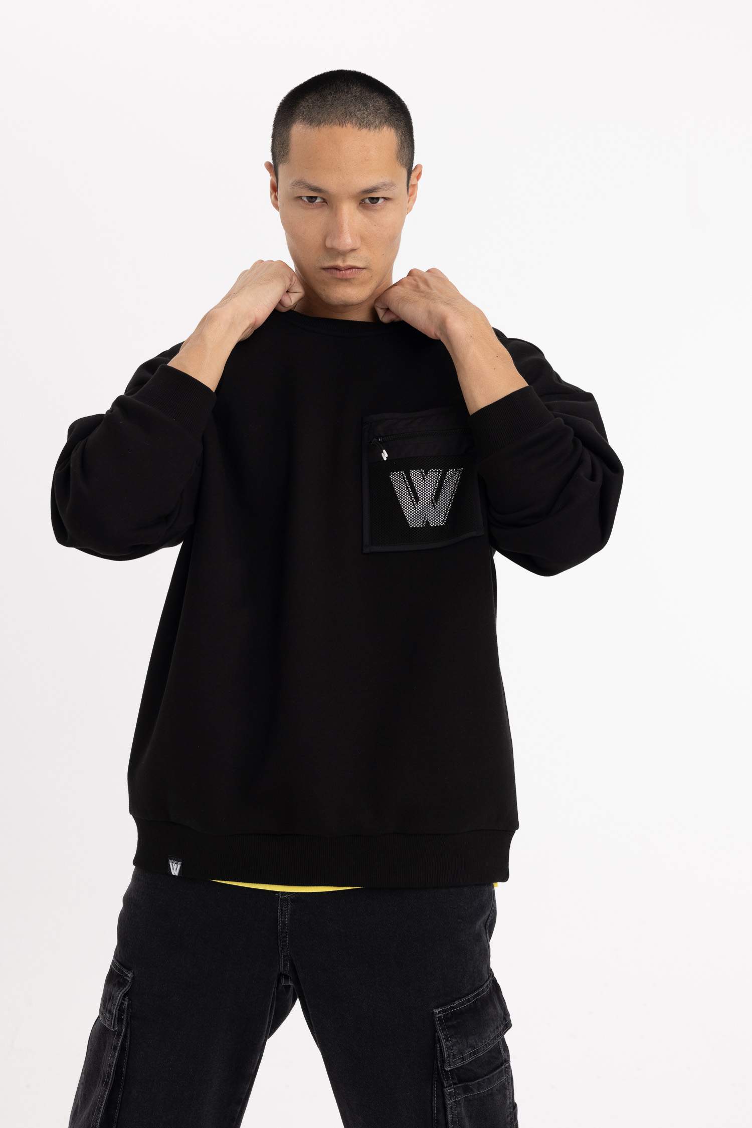 Oversize свитшот с круглым вырезом и принтом