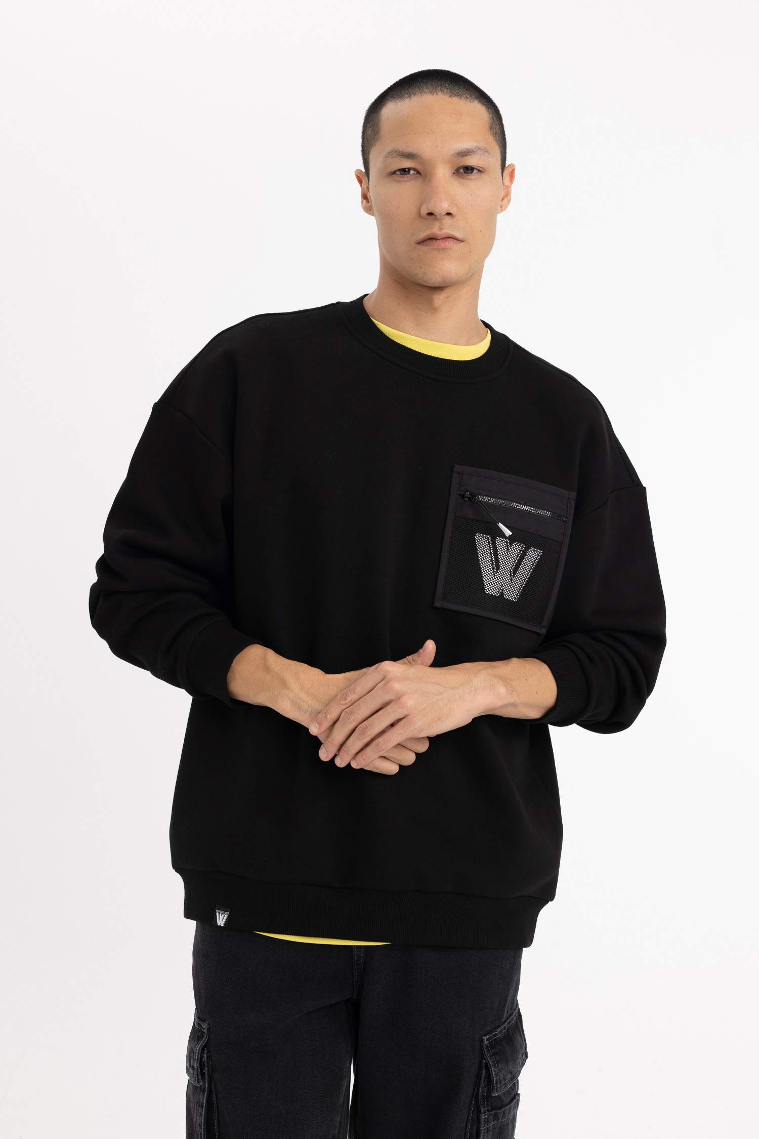 Oversize свитшот с круглым вырезом и принтом