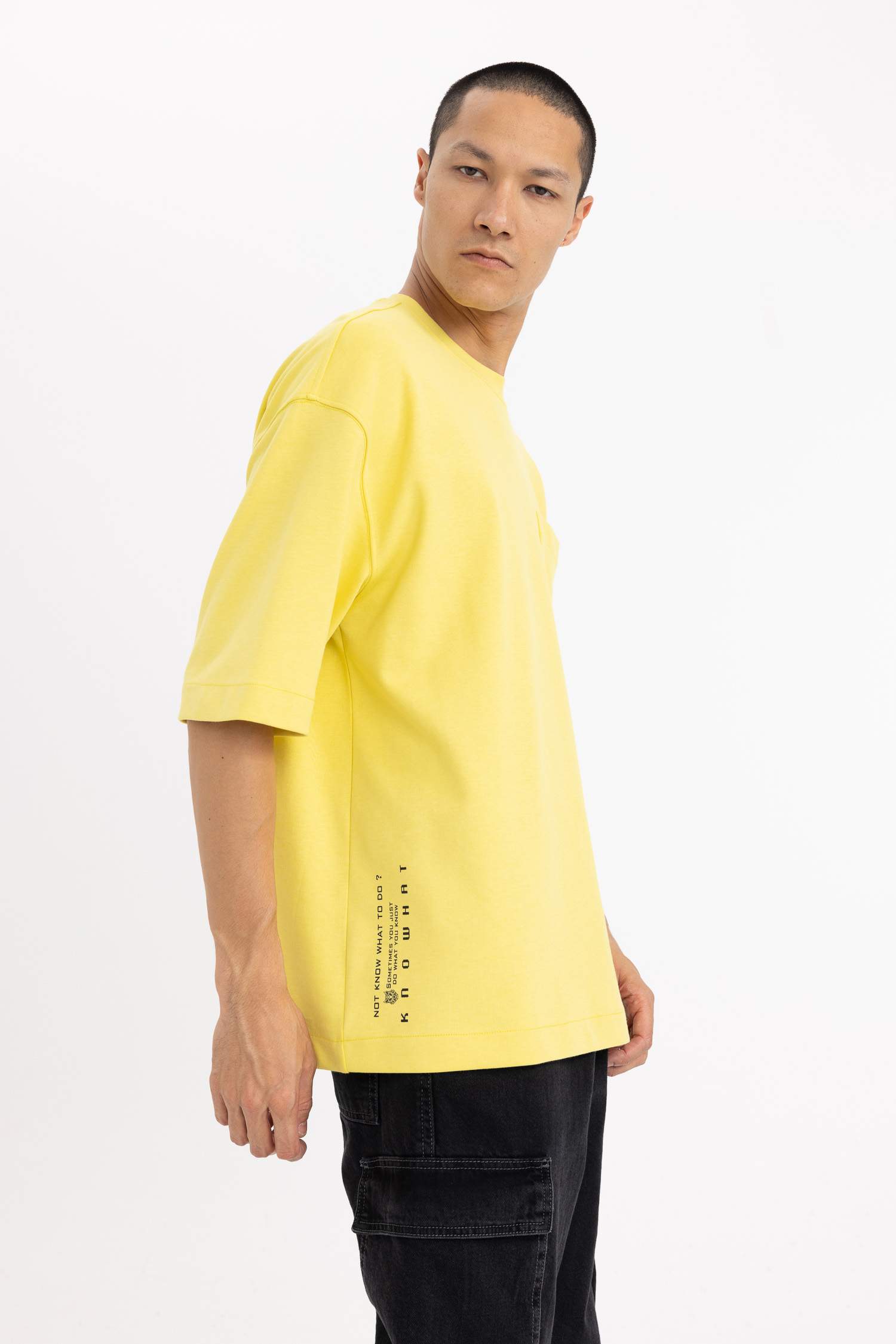 дөңгелек жаға минималл Қысқа жеңді футболка