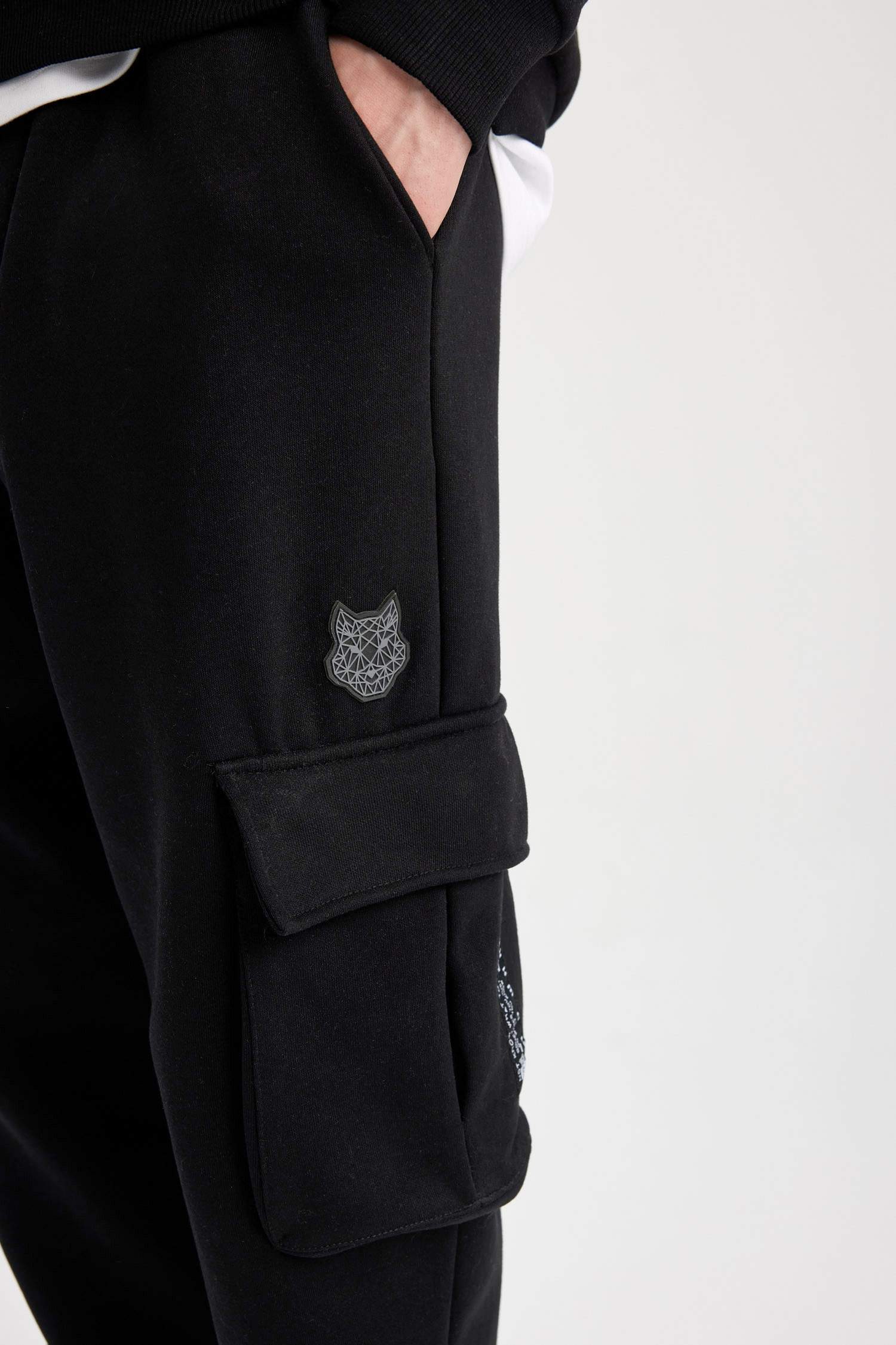 بنطلون بجامة رياضي اوفر سايز بجيب كارجو