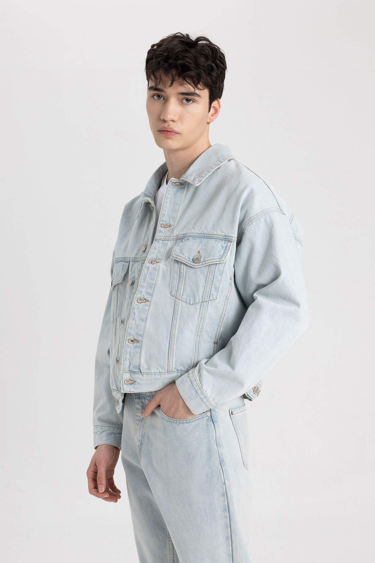 Relax Fit Düğmeli Cepli Mevsimlik Baharlık Jean Ceket