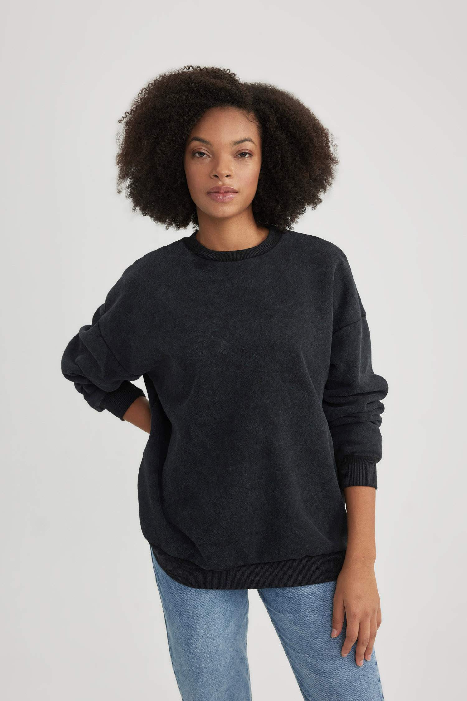 үлкен пішім дөңгелек жаға Свитер