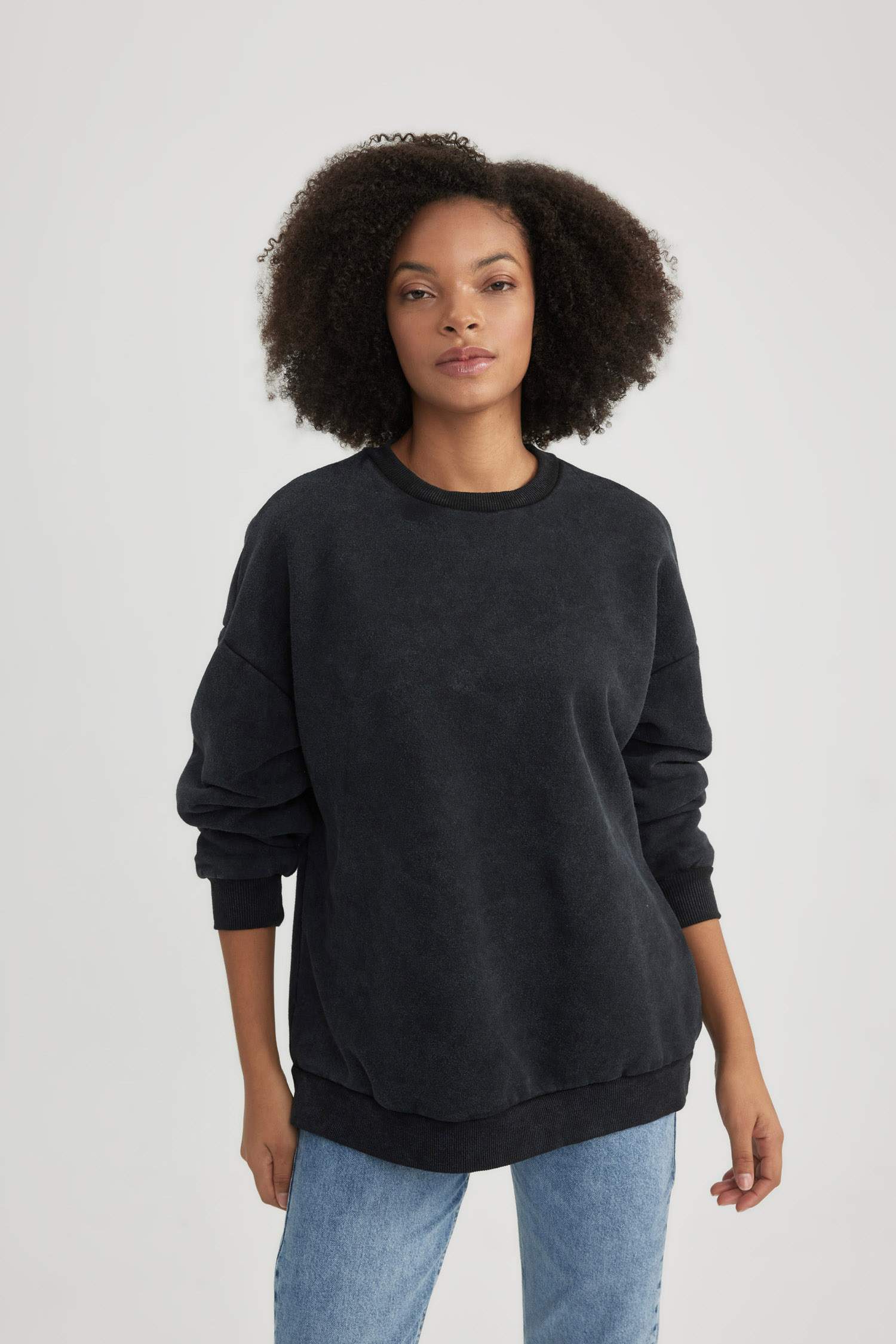 үлкен пішім дөңгелек жаға Свитер