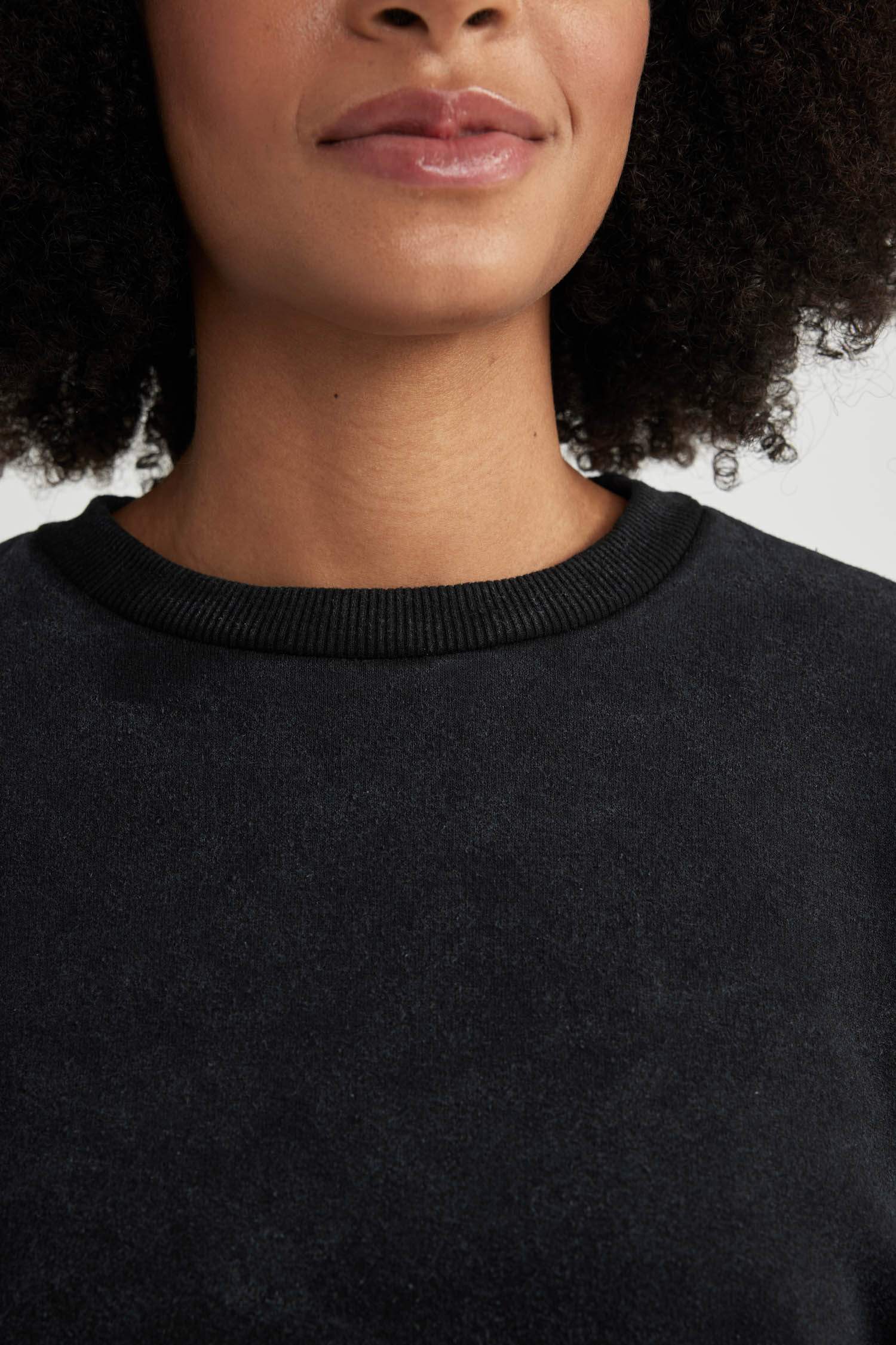 үлкен пішім дөңгелек жаға Свитер