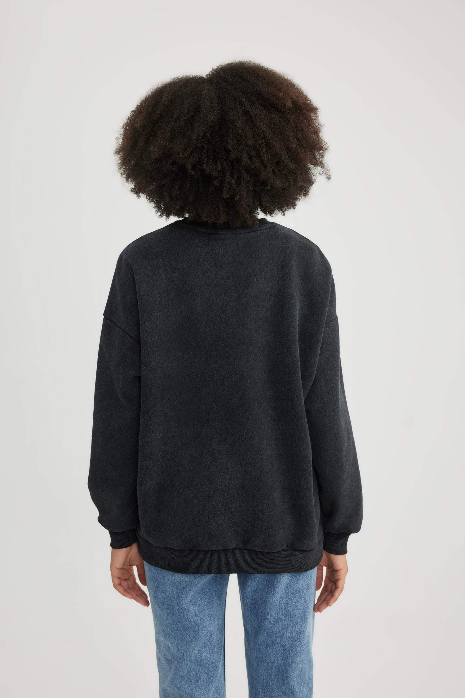 үлкен пішім дөңгелек жаға Свитер