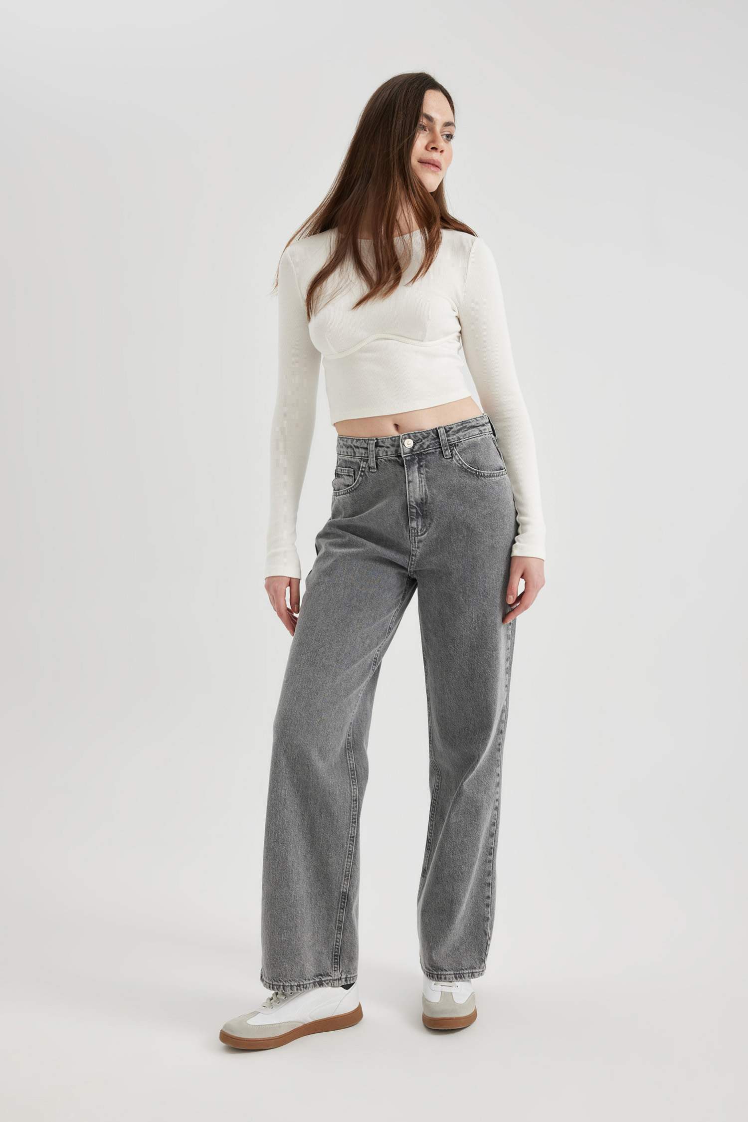 بنطلون جينز وايد ليج برجل واسع بحافة ممزقة وخصر عالي