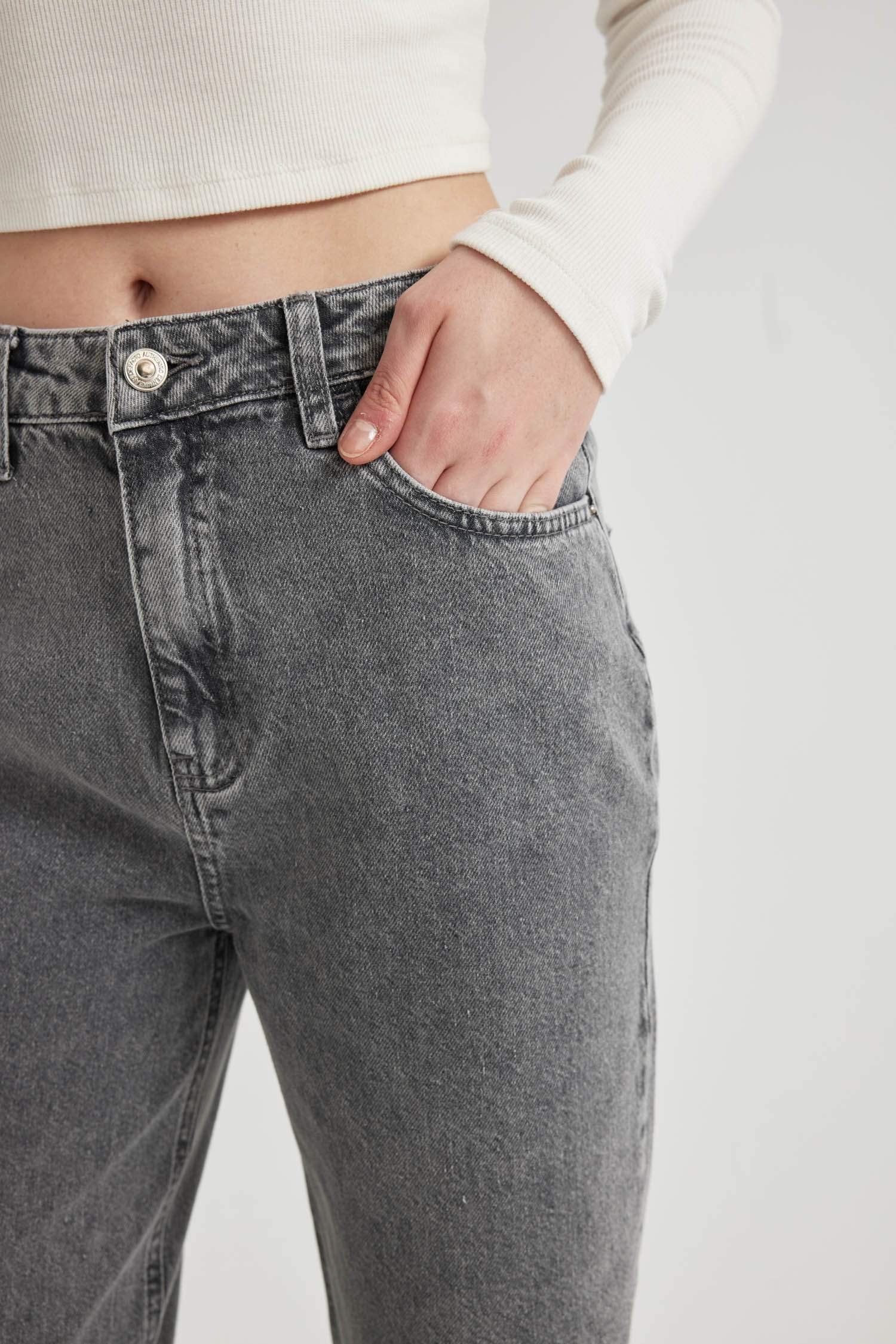 بنطلون جينز وايد ليج برجل واسع بحافة ممزقة وخصر عالي