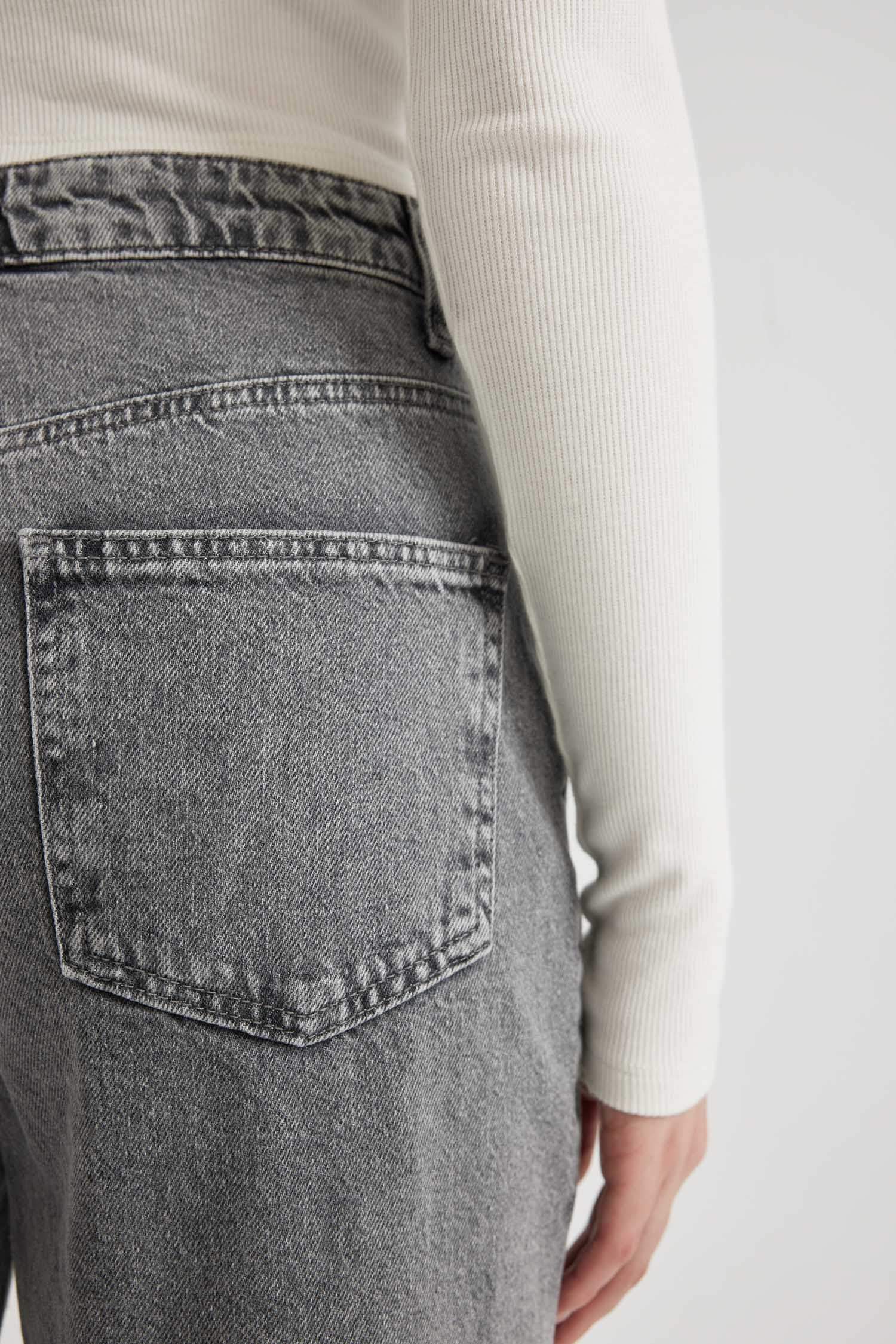 بنطلون جينز وايد ليج برجل واسع بحافة ممزقة وخصر عالي