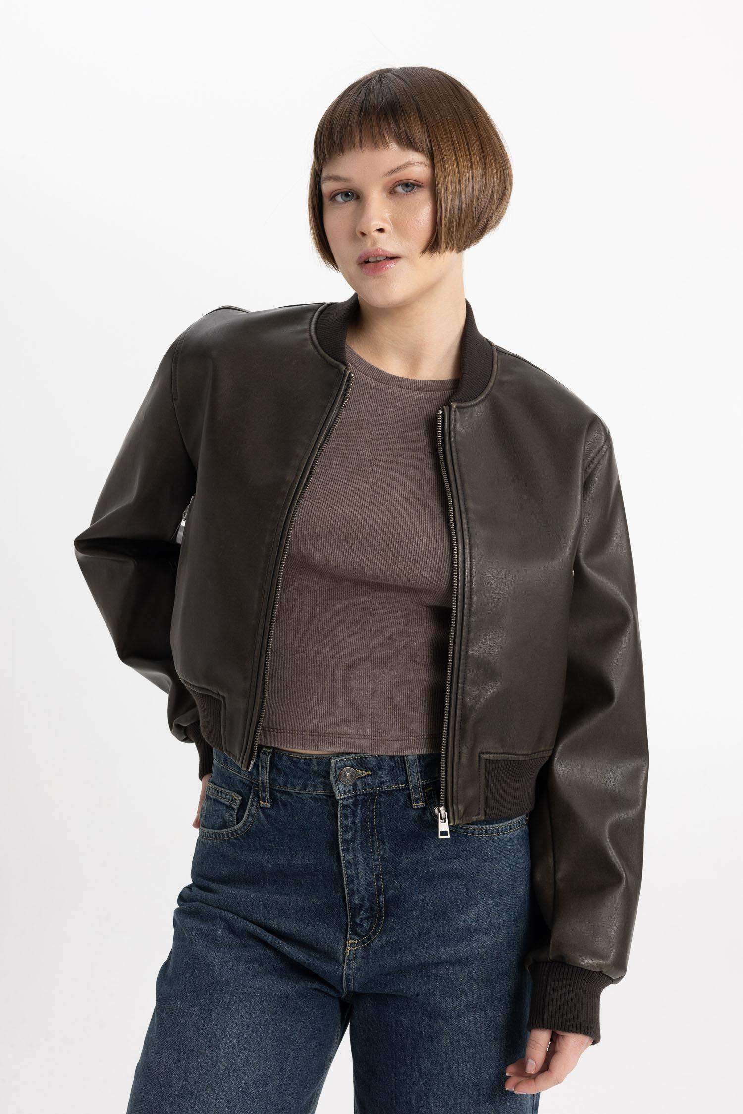 Бомбер из искусственной кожи