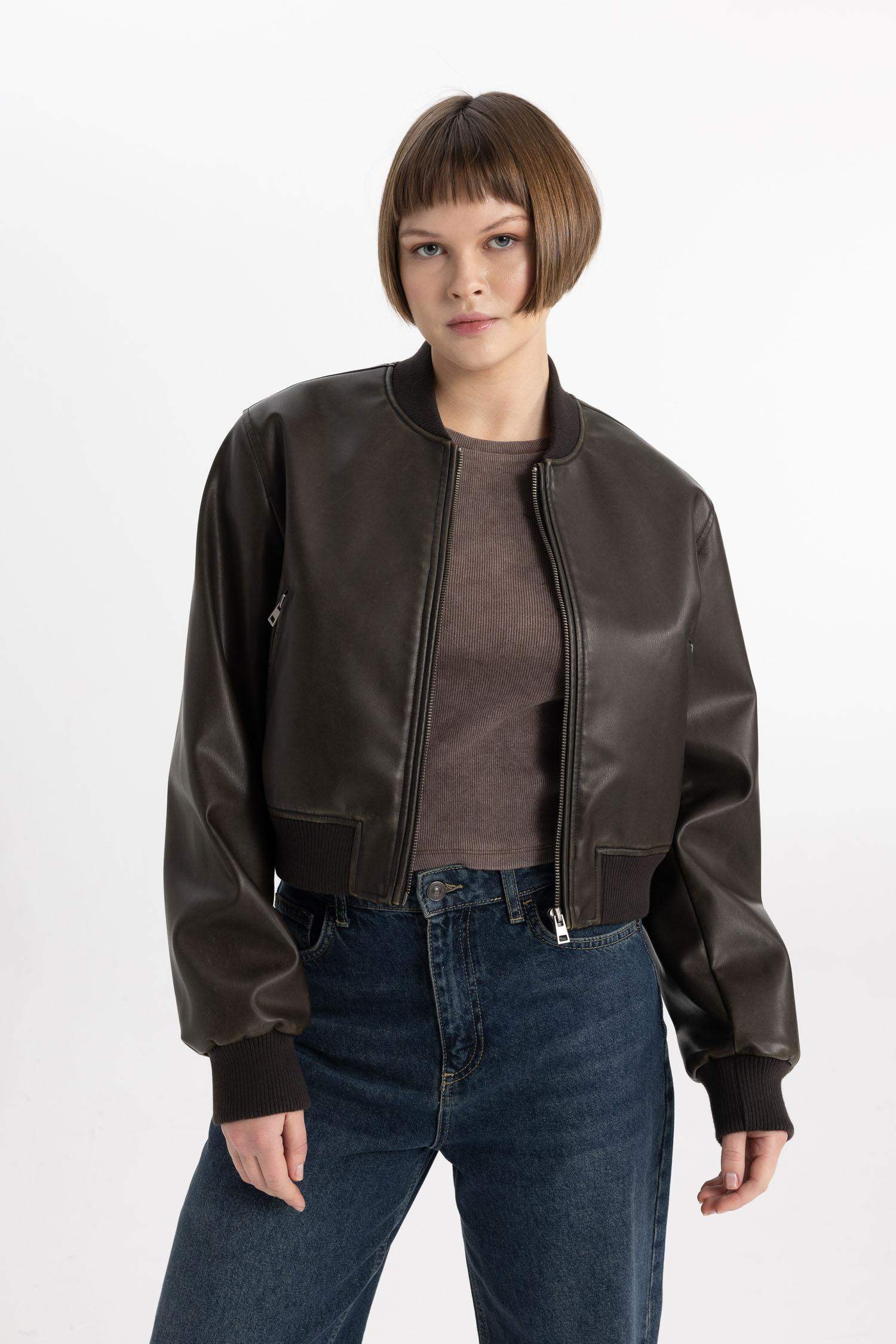 Бомбер из искусственной кожи