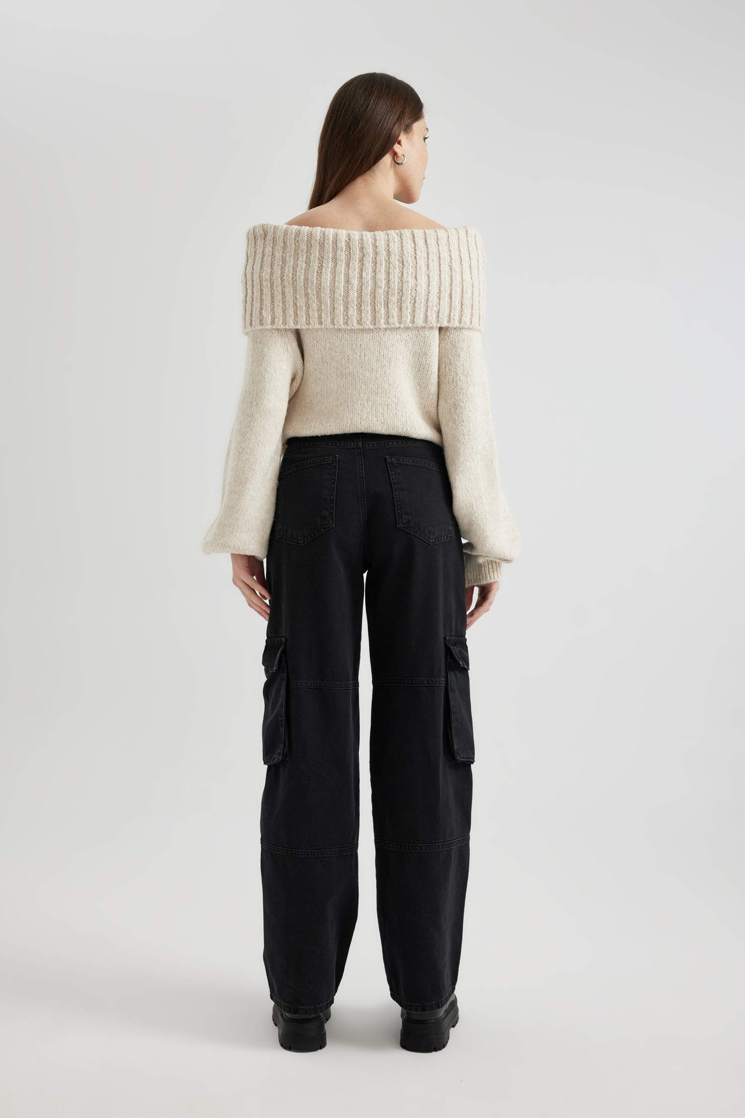 Джинсы карго прямого кроя с высокой талией