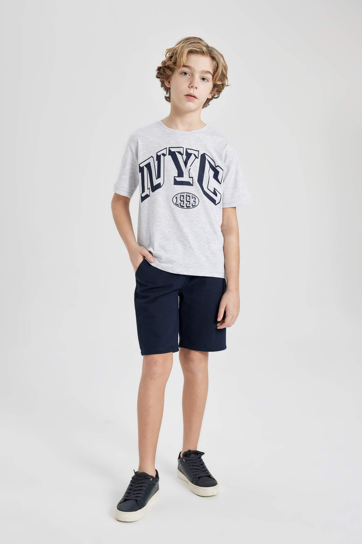 طقم اولادي شورت وتي شيرت - قطعتين