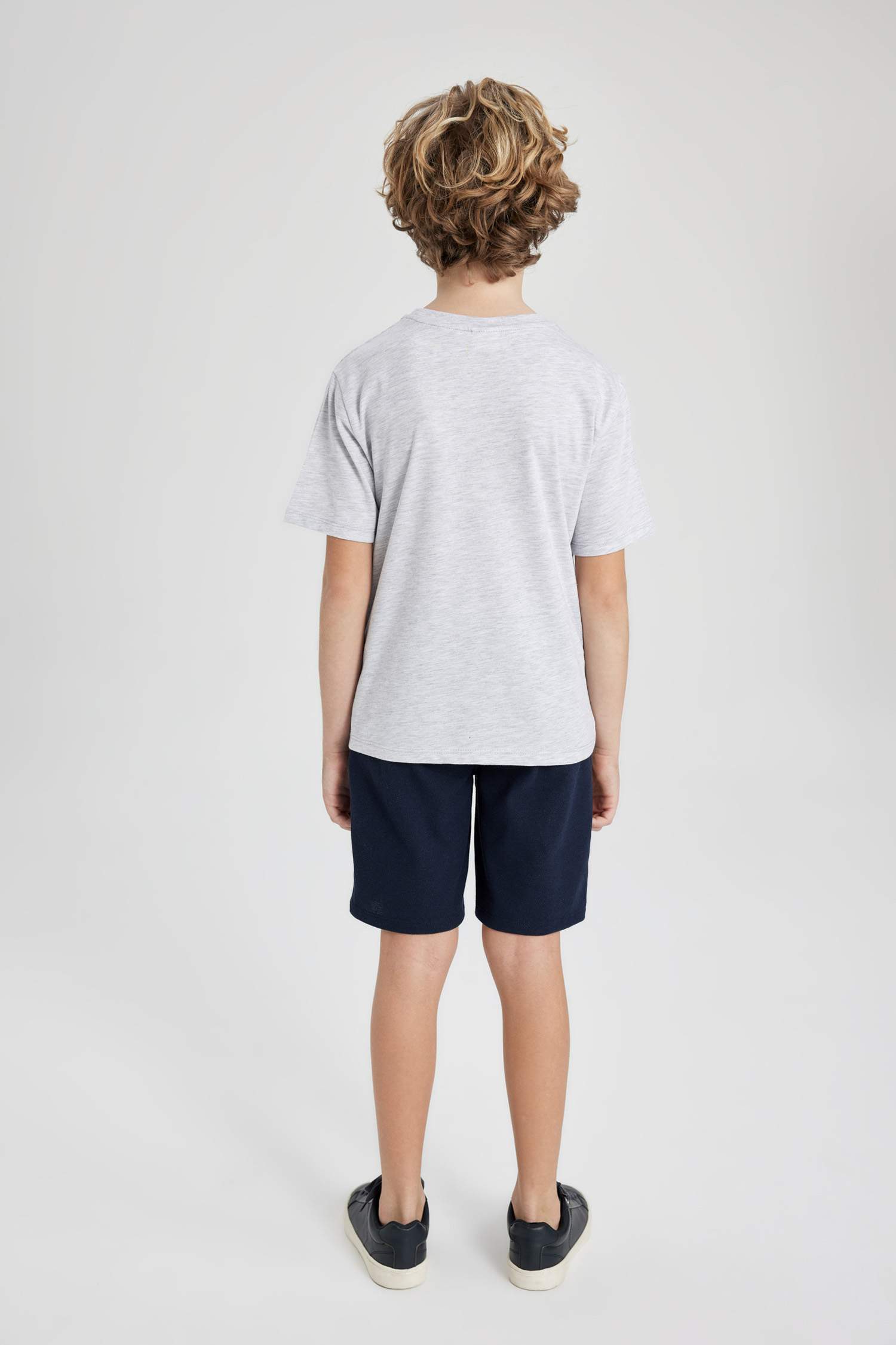 طقم اولادي شورت وتي شيرت - قطعتين