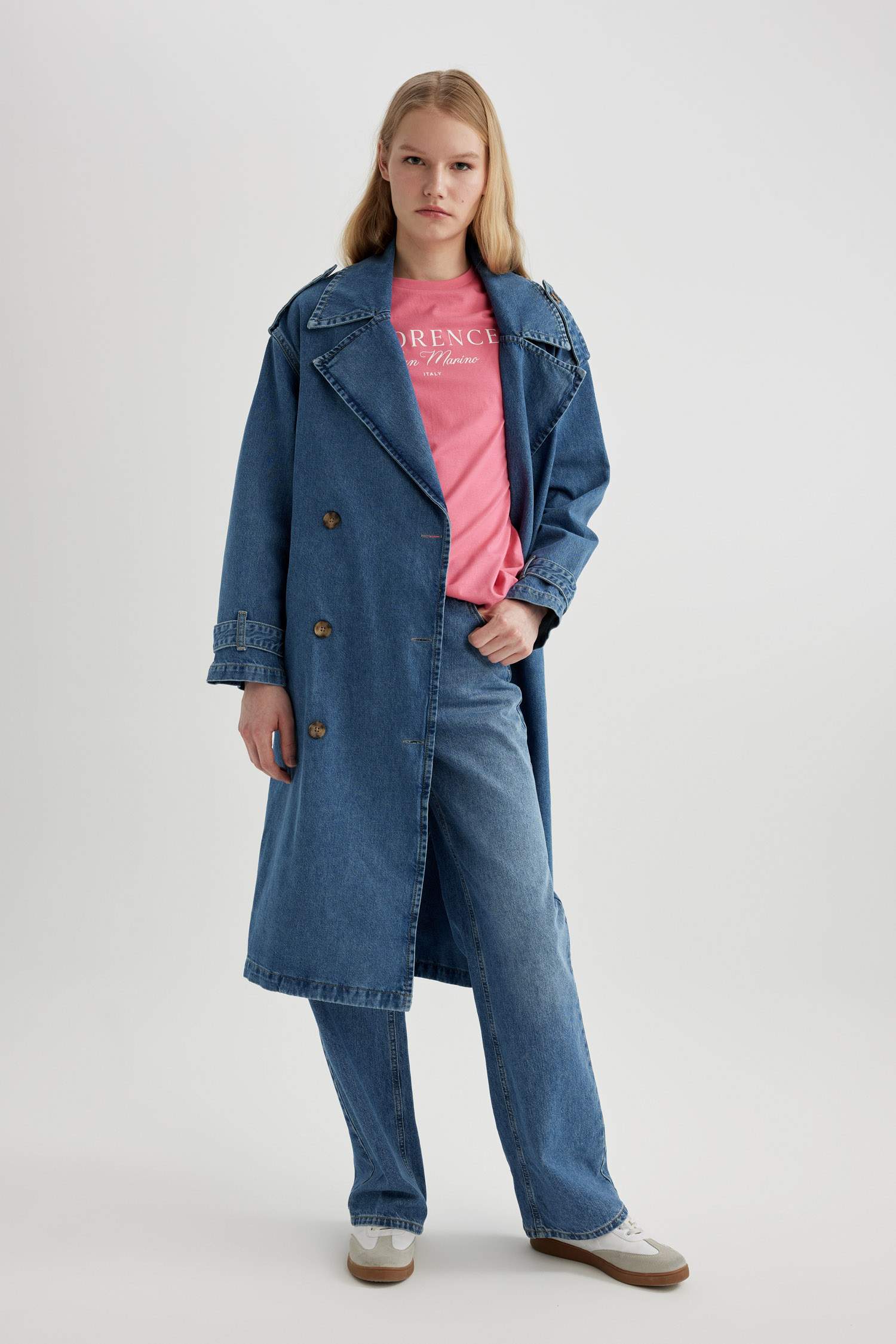 Джинсовый тренкот с поясом для женщин