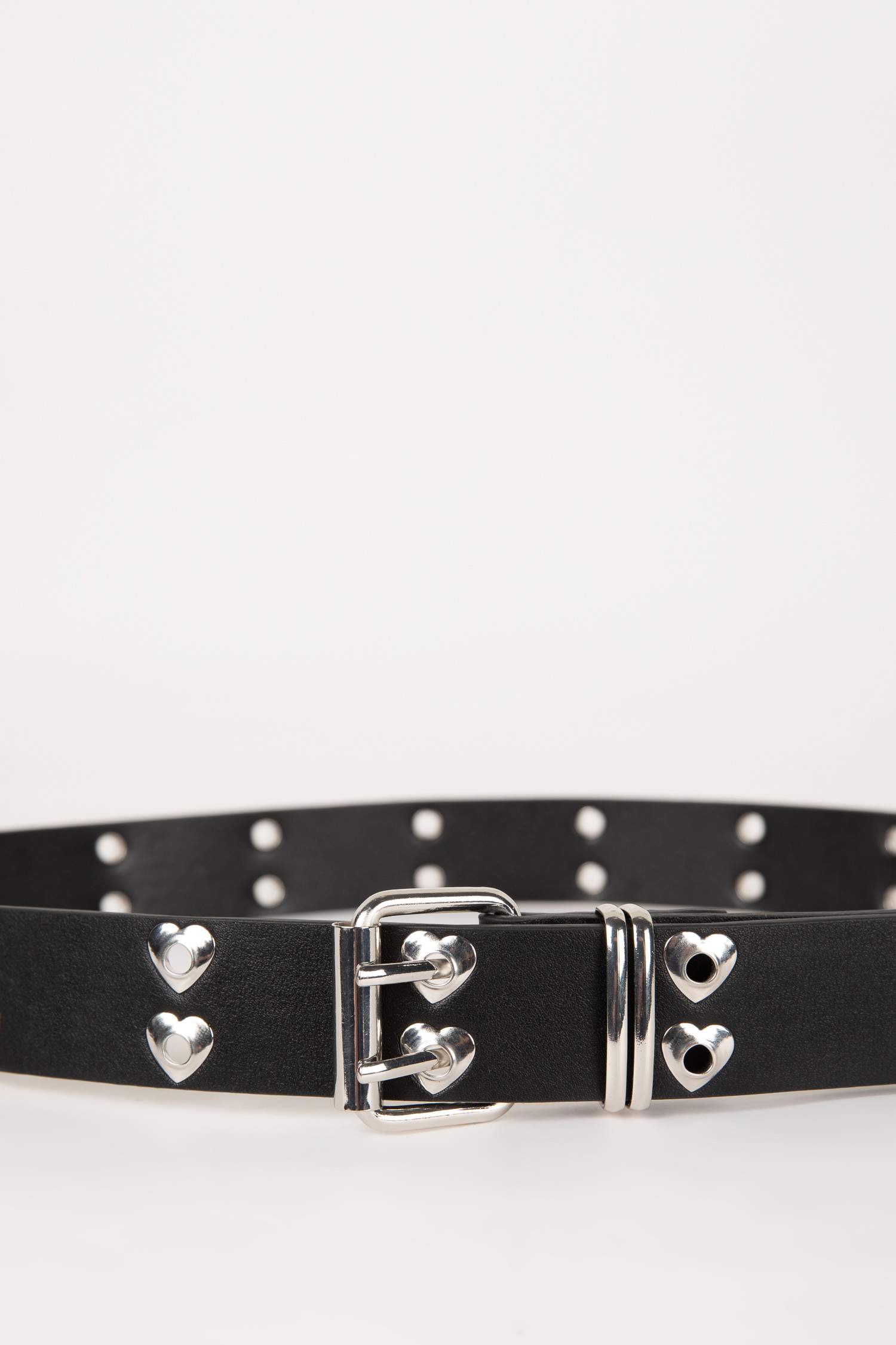 حزام حريمي جلد صناعي مزين بقلوب