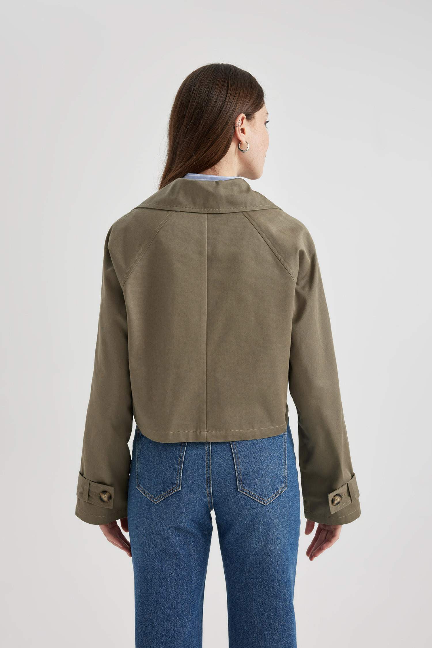 Mevsimlik Kısa Trençkot Kruvaze Yaka Düğmeli Apoletli