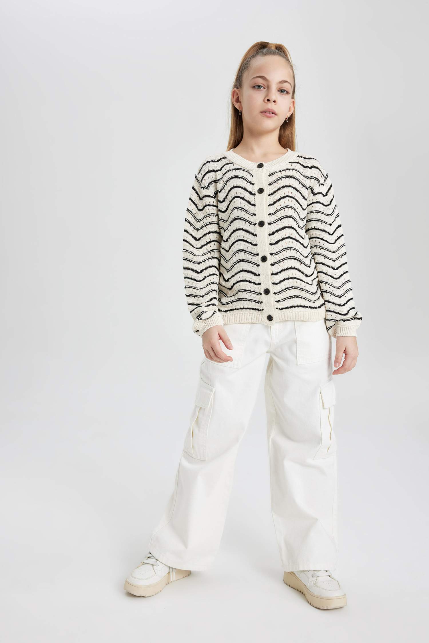 جاكيت صوف بناتي قصة عادية بياخة مستديرة