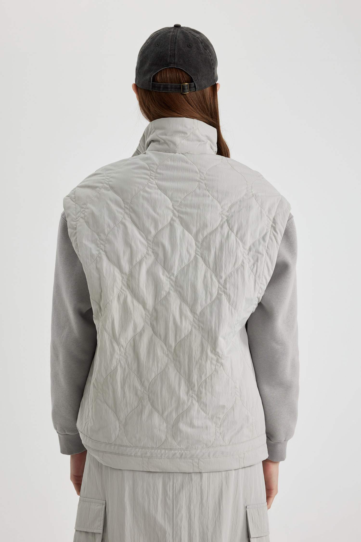 جيلي باراشوت بجيب وياقة عالية