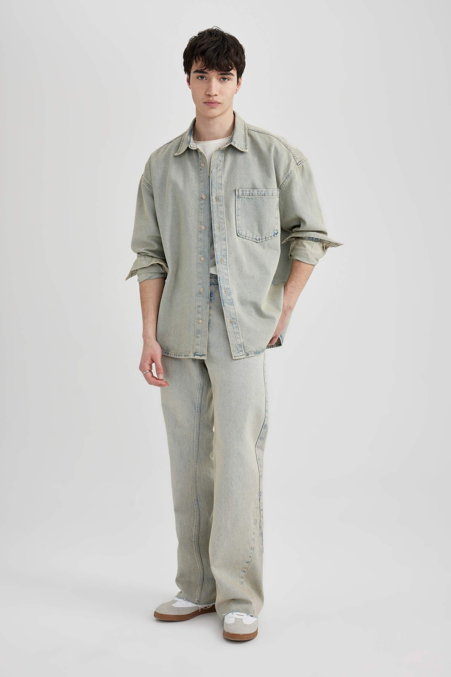 Flayer Fit Wide Leg Jeans