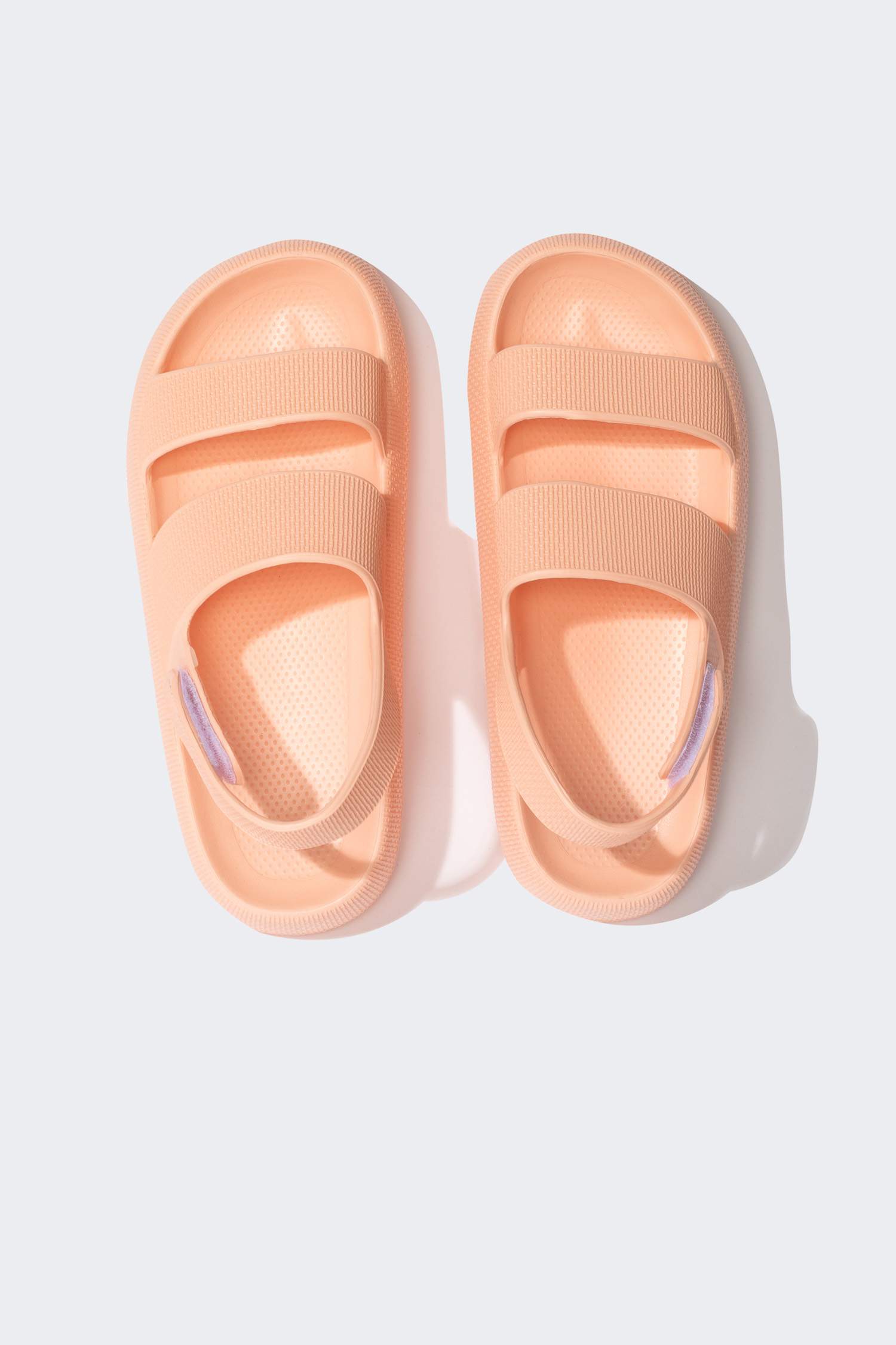 Сандалии на высокой подошве для женщин